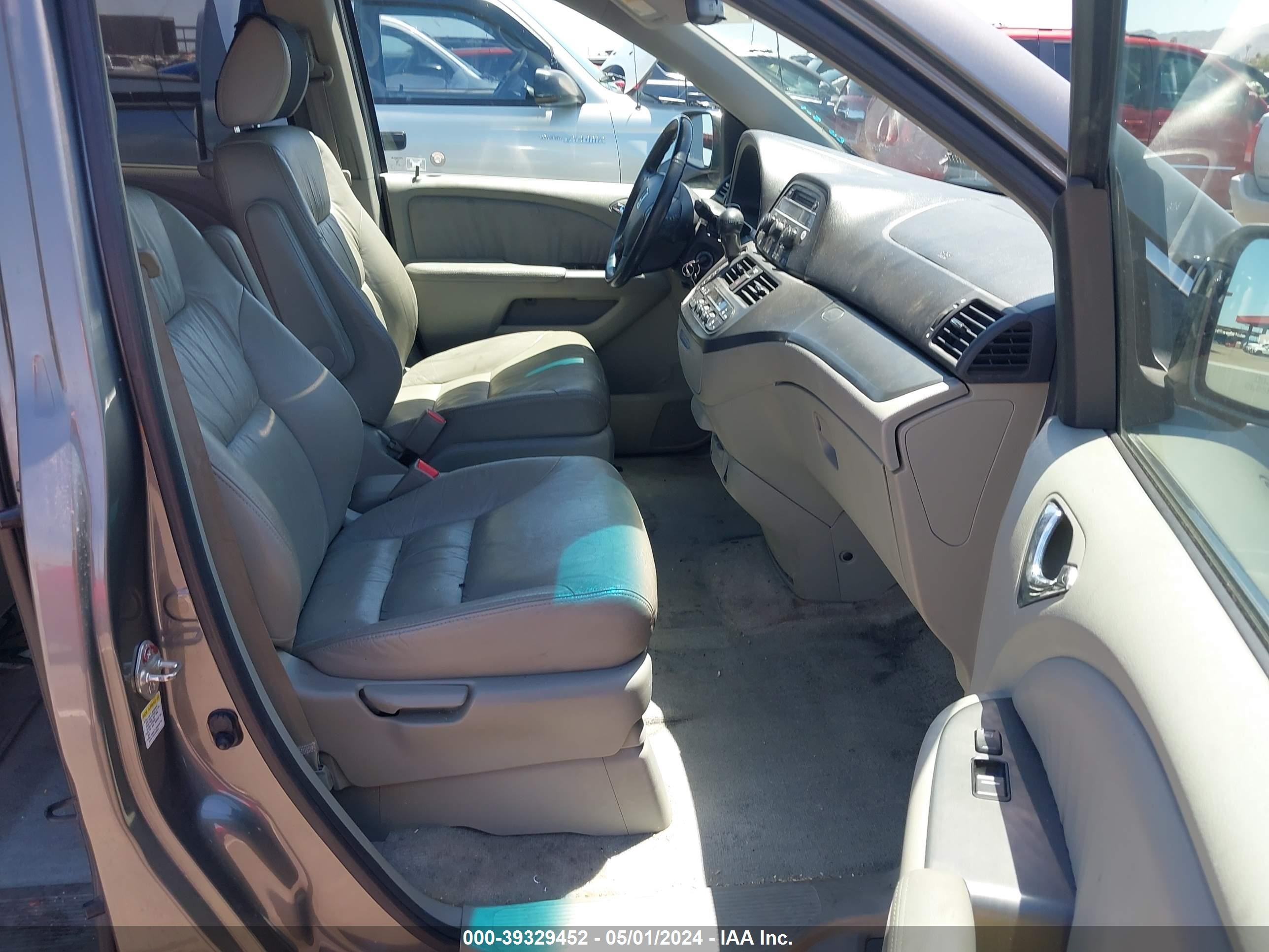 Photo 4 VIN: 5FNRL386X7B415153 - HONDA ODYSSEY 