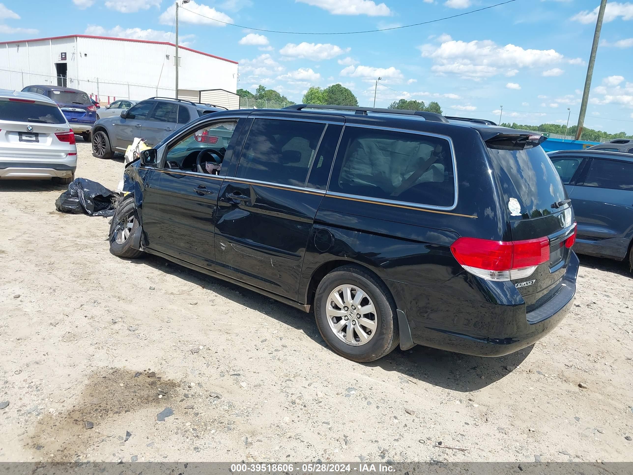 Photo 2 VIN: 5FNRL386X8B038731 - HONDA ODYSSEY 