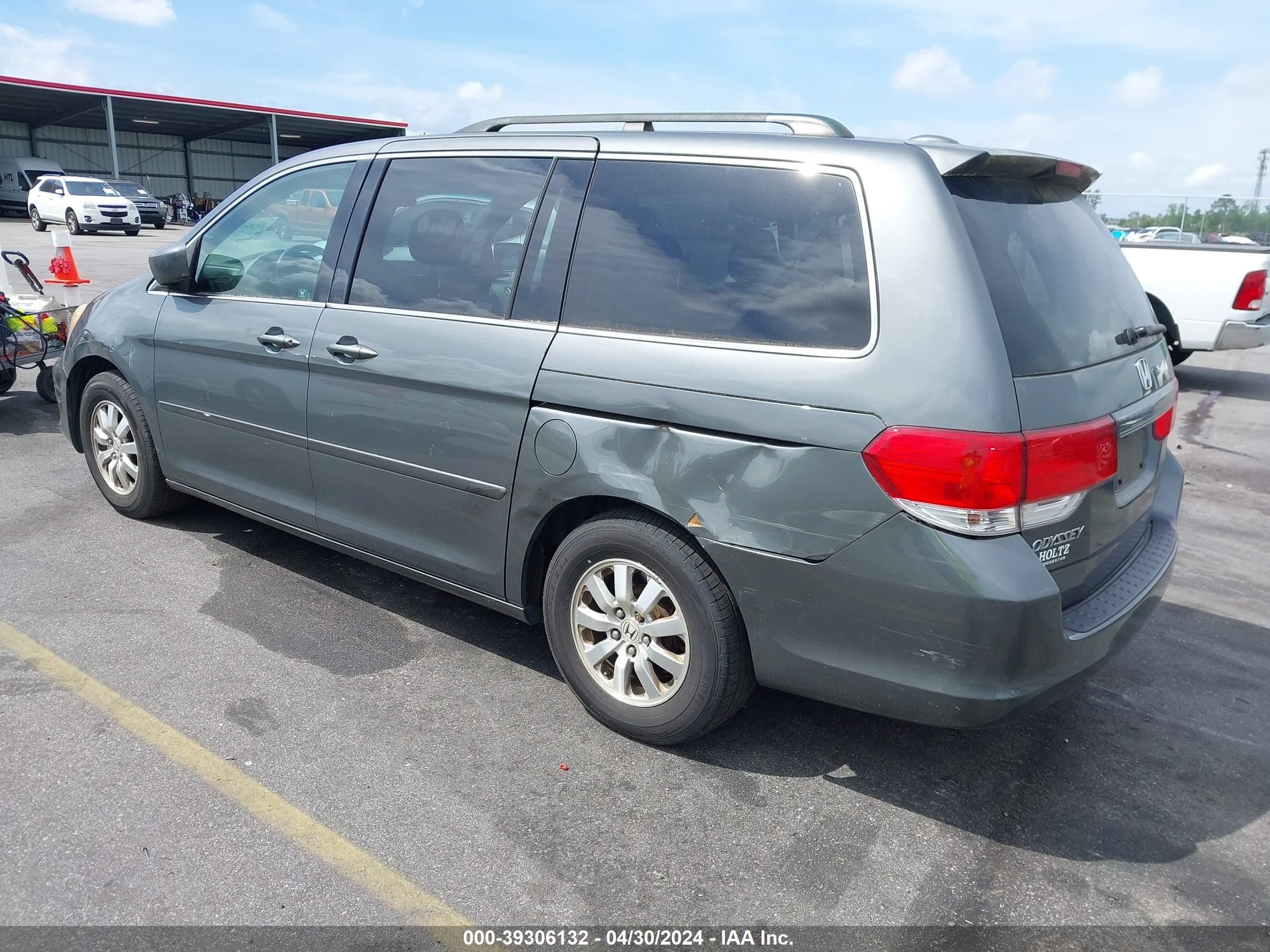 Photo 2 VIN: 5FNRL386X8B077822 - HONDA ODYSSEY 