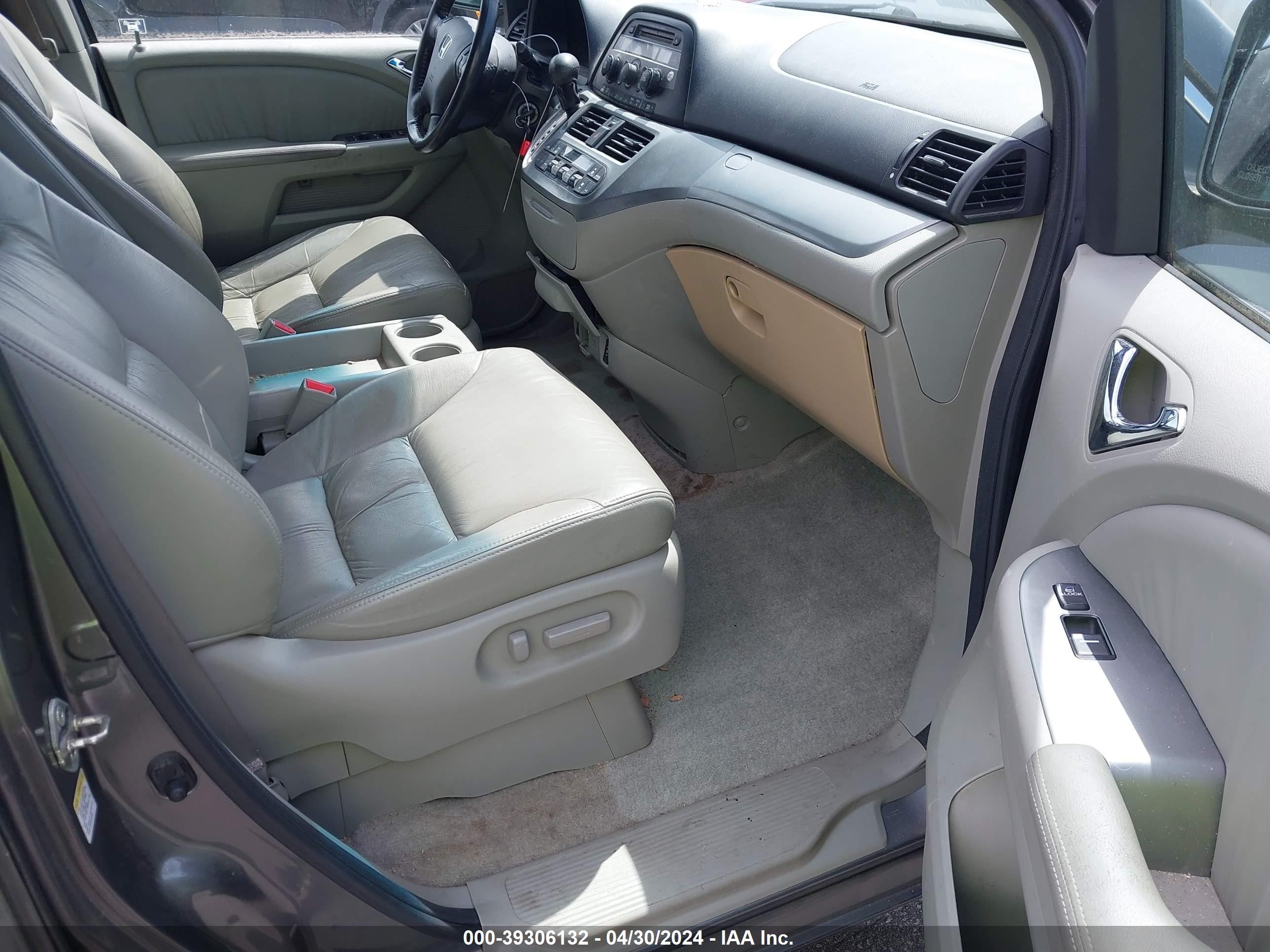 Photo 4 VIN: 5FNRL386X8B077822 - HONDA ODYSSEY 