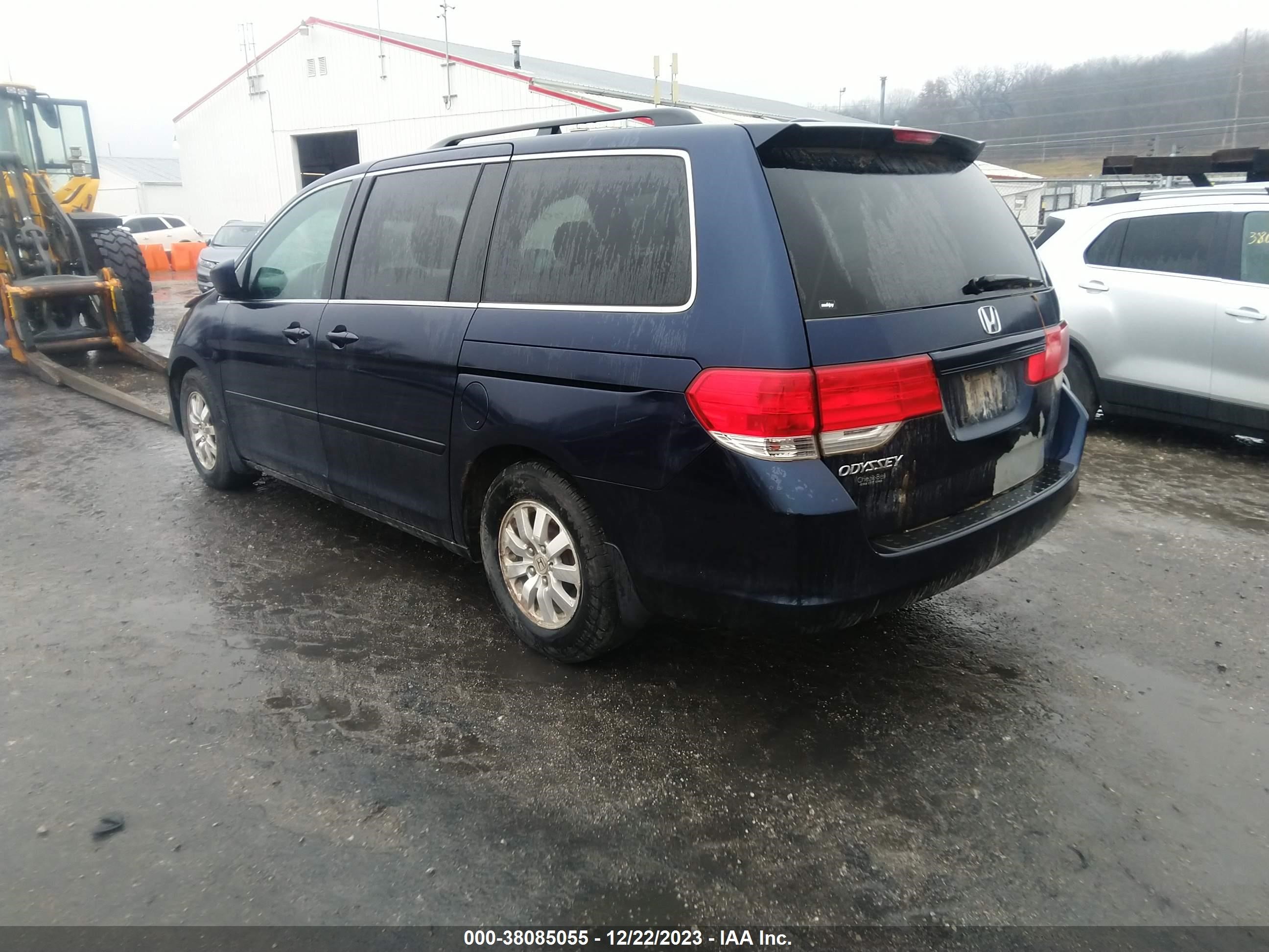 Photo 2 VIN: 5FNRL386X8B096323 - HONDA ODYSSEY 