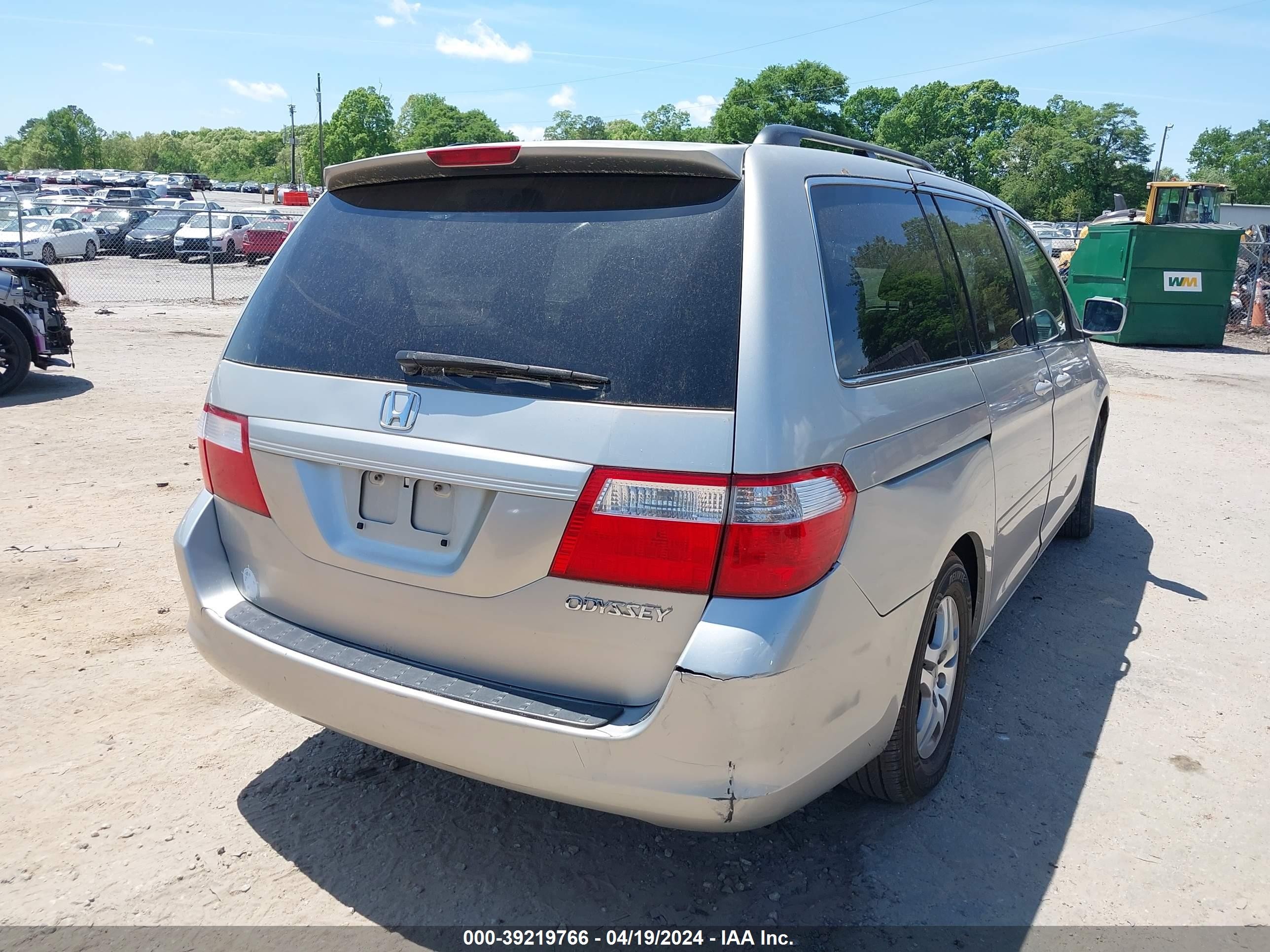 Photo 3 VIN: 5FNRL38705B005256 - HONDA ODYSSEY 