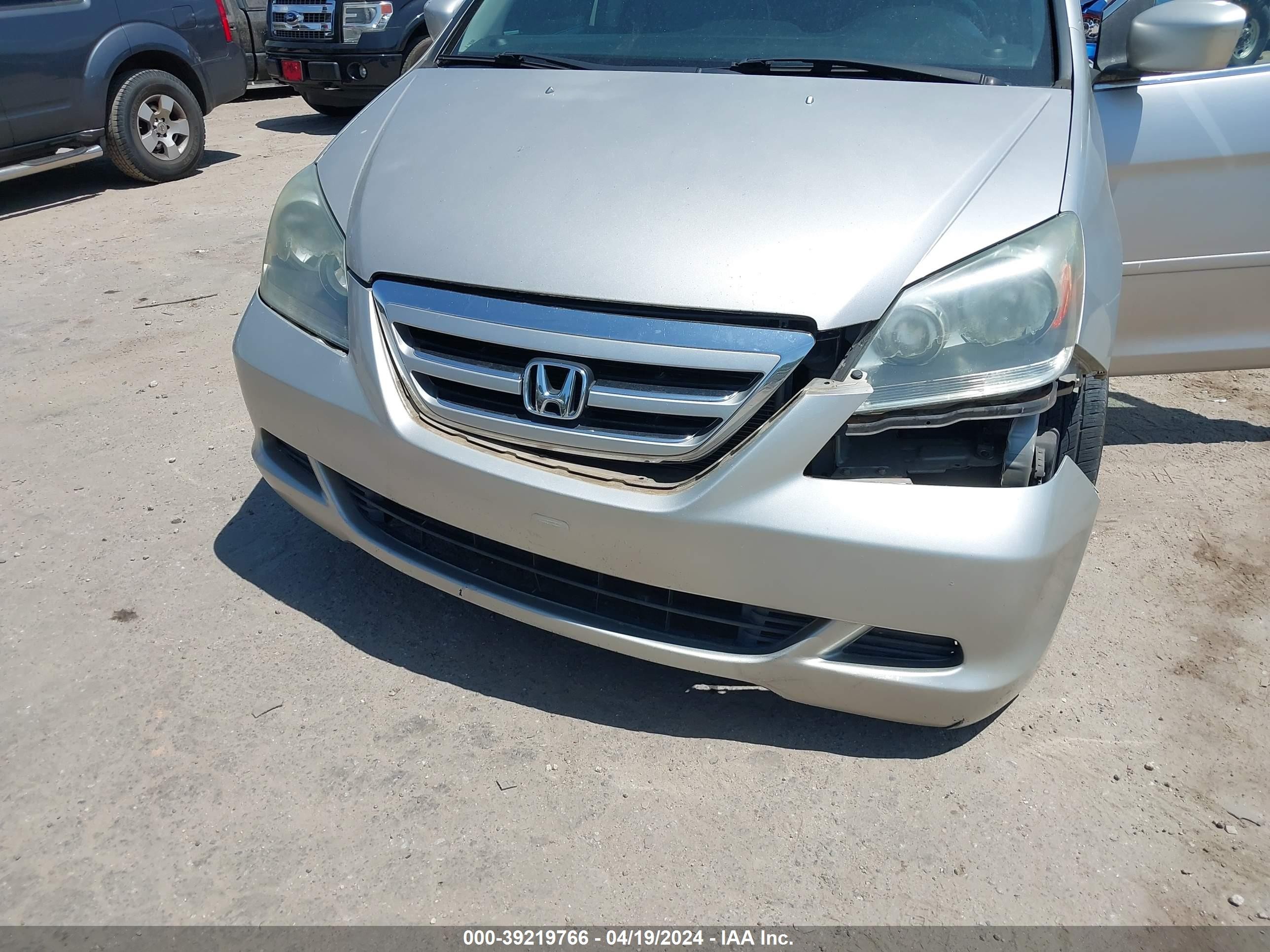 Photo 5 VIN: 5FNRL38705B005256 - HONDA ODYSSEY 