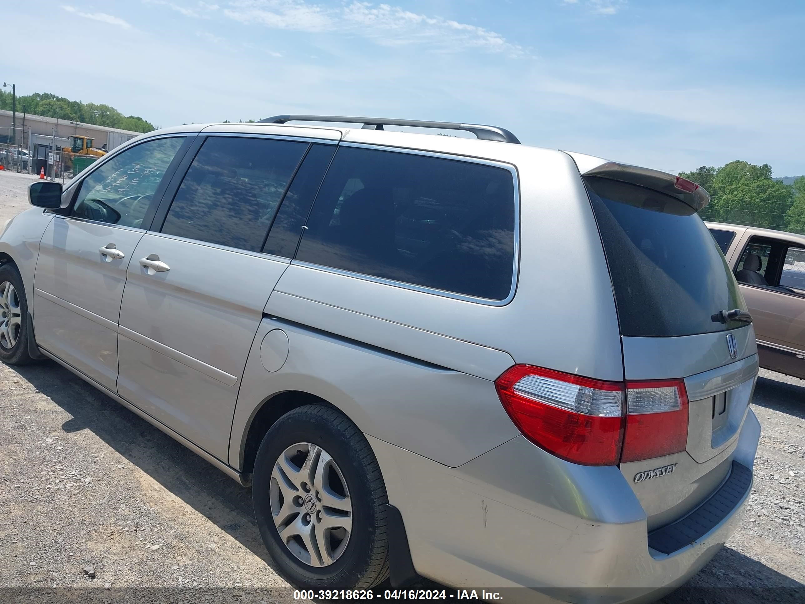 Photo 2 VIN: 5FNRL38705B123825 - HONDA ODYSSEY 