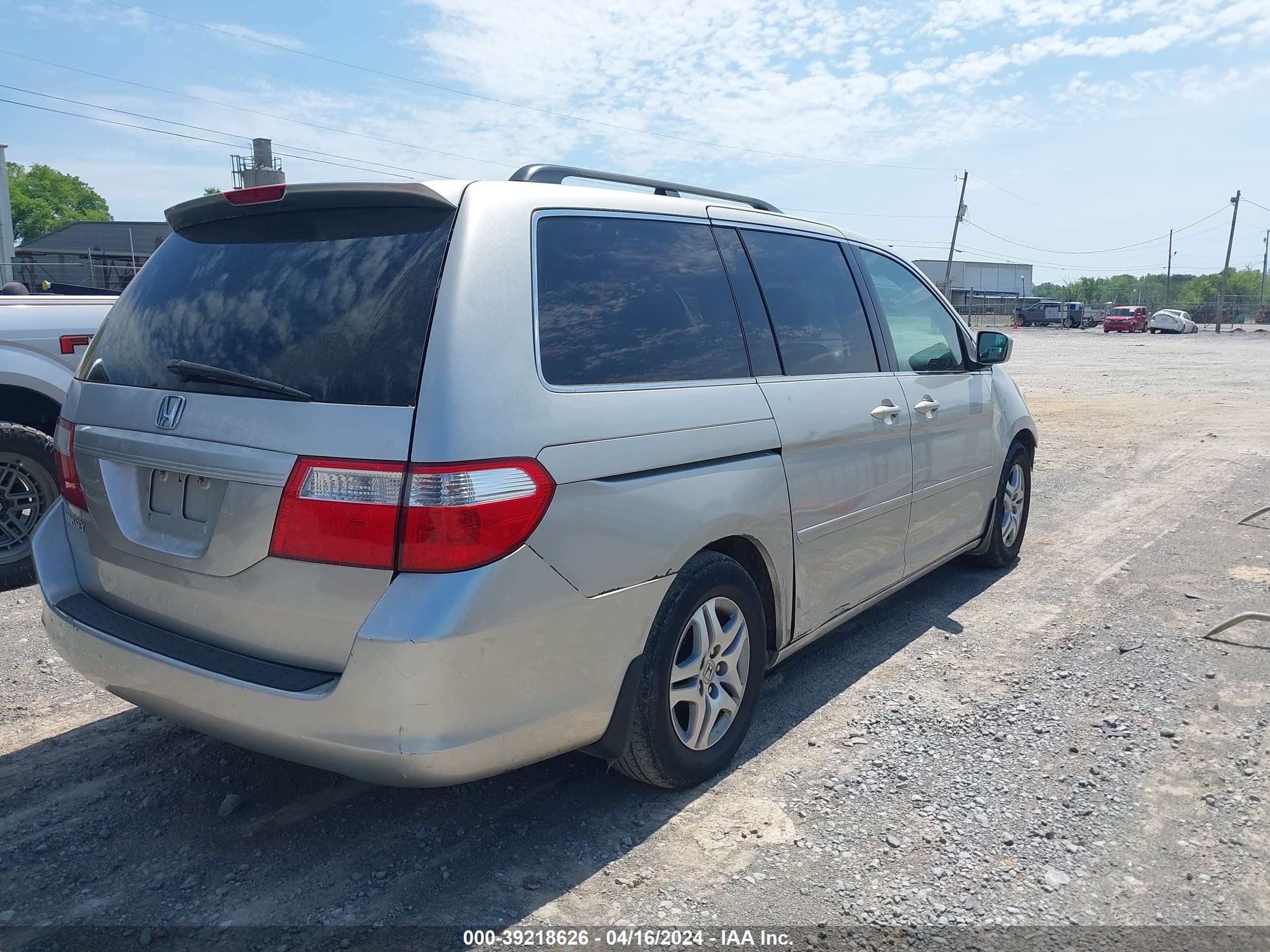 Photo 3 VIN: 5FNRL38705B123825 - HONDA ODYSSEY 