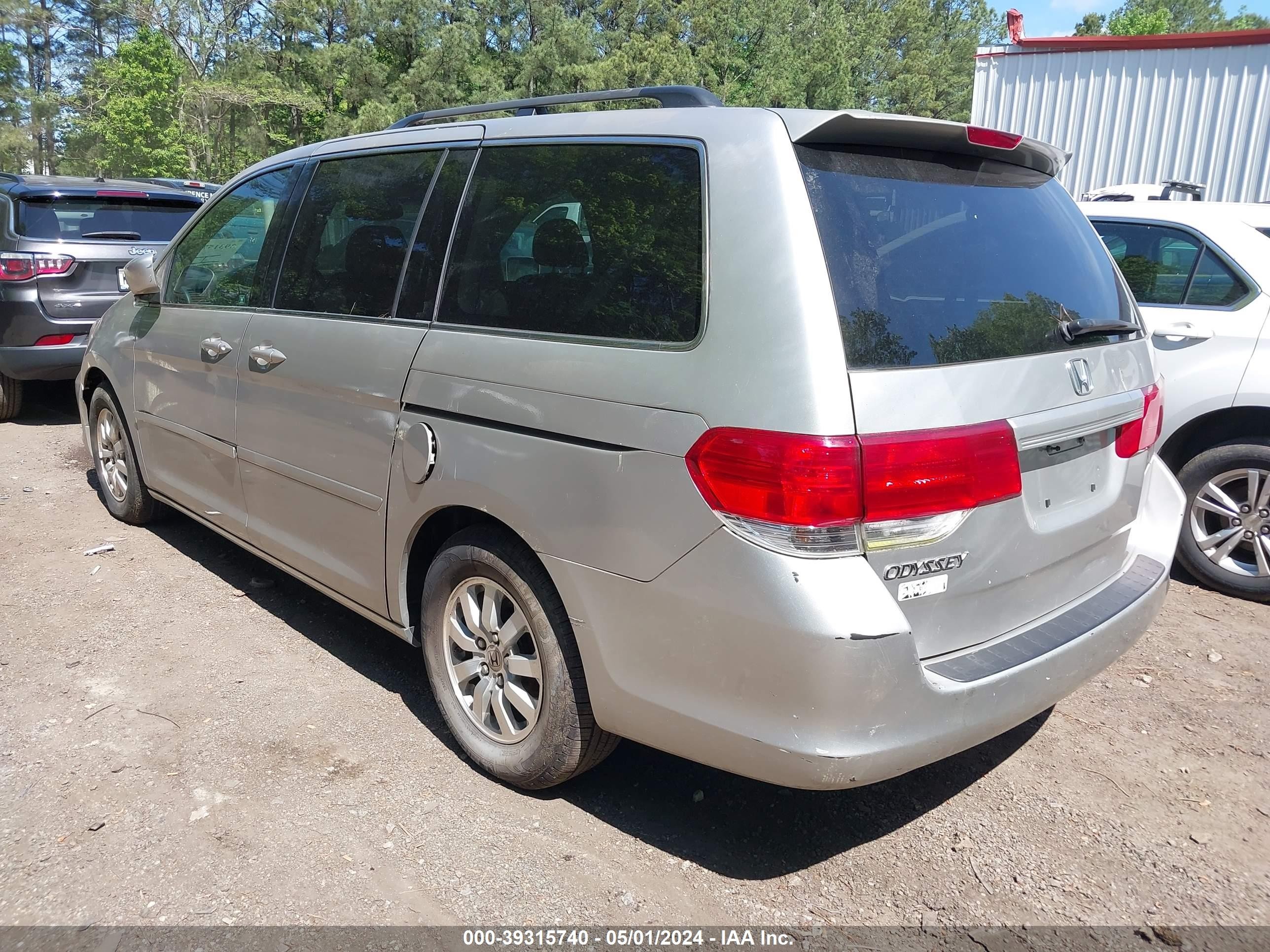 Photo 2 VIN: 5FNRL38708B011529 - HONDA ODYSSEY 