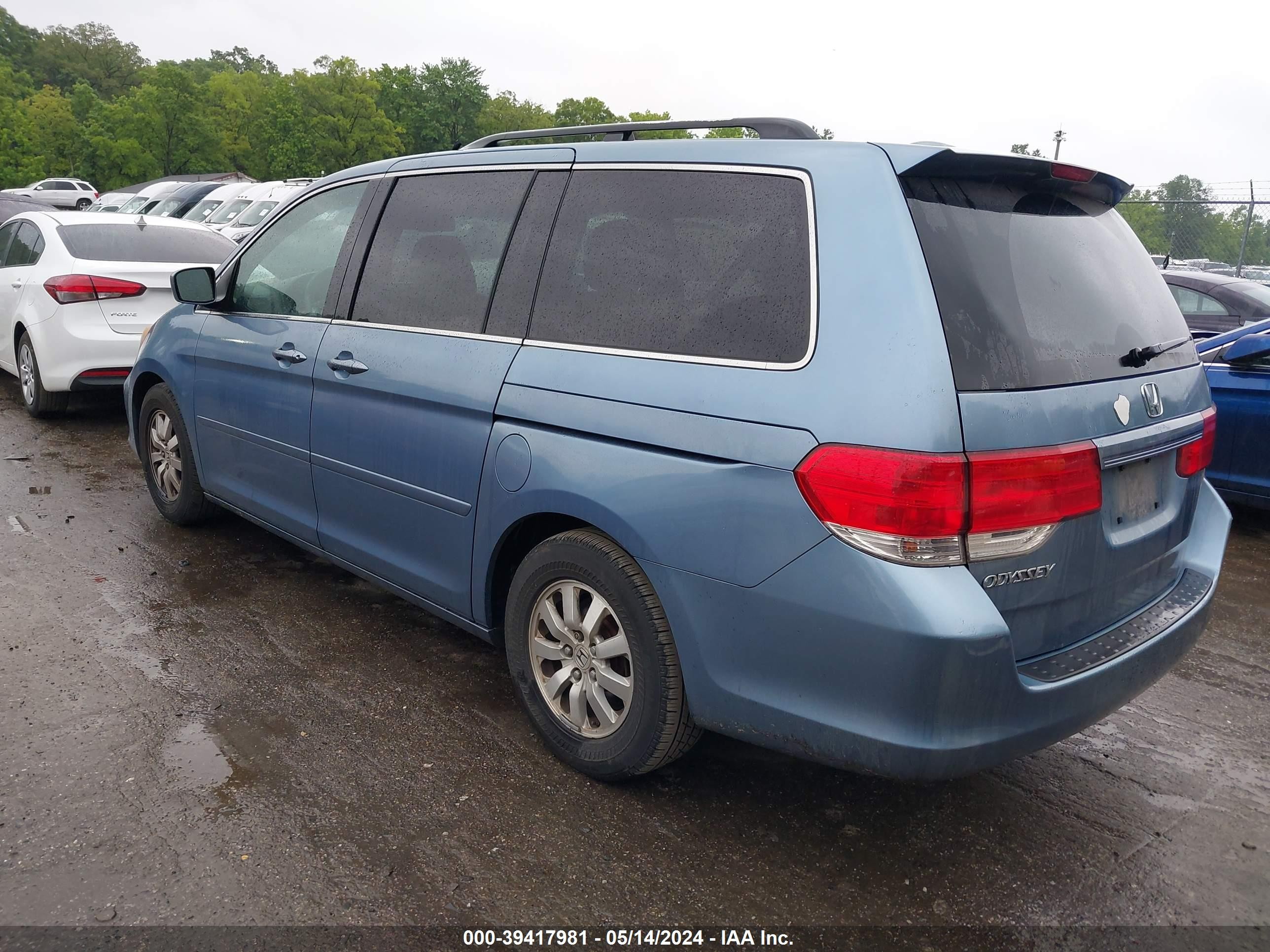 Photo 2 VIN: 5FNRL38708B028007 - HONDA ODYSSEY 