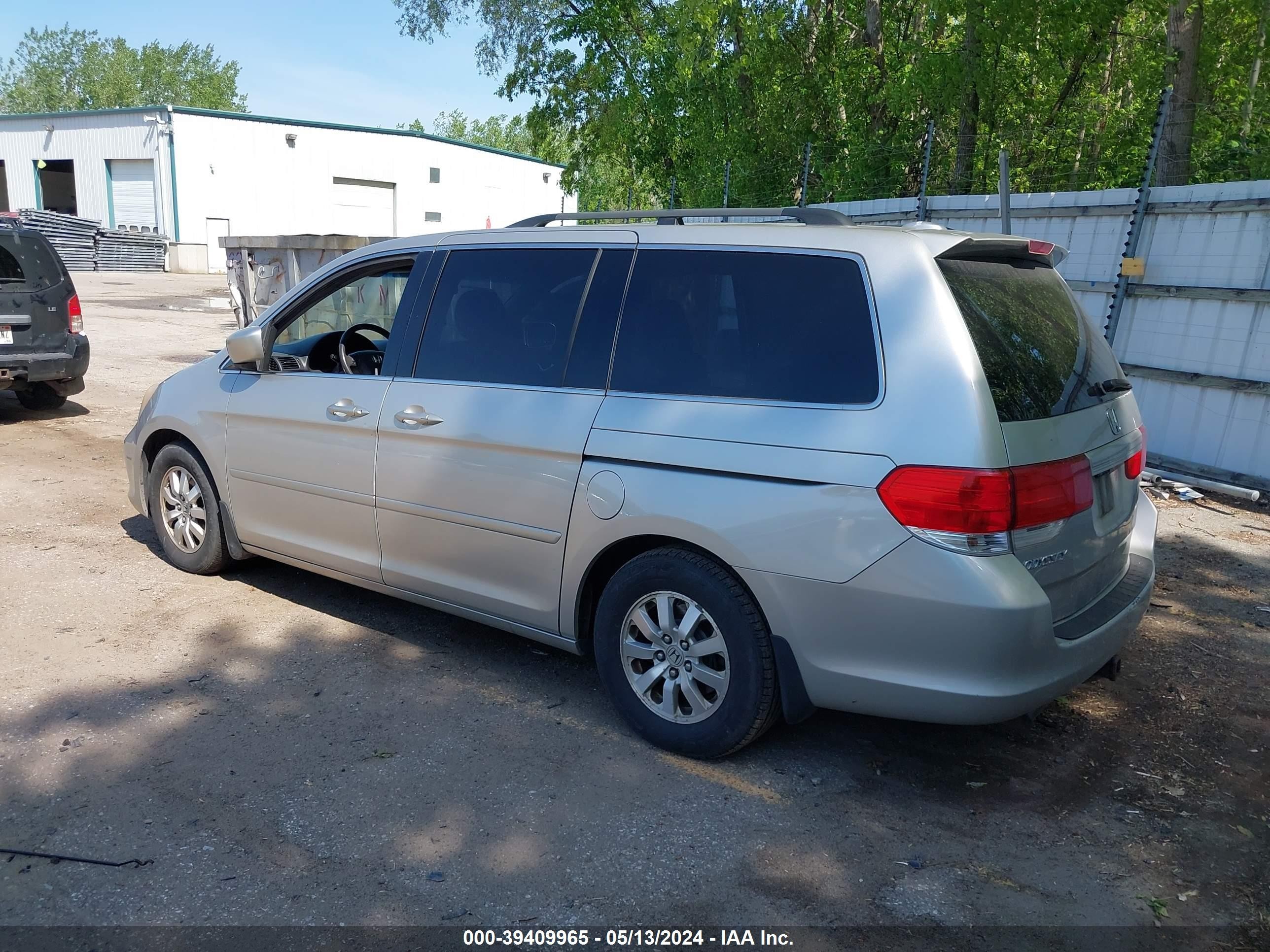 Photo 2 VIN: 5FNRL38708B408349 - HONDA ODYSSEY 