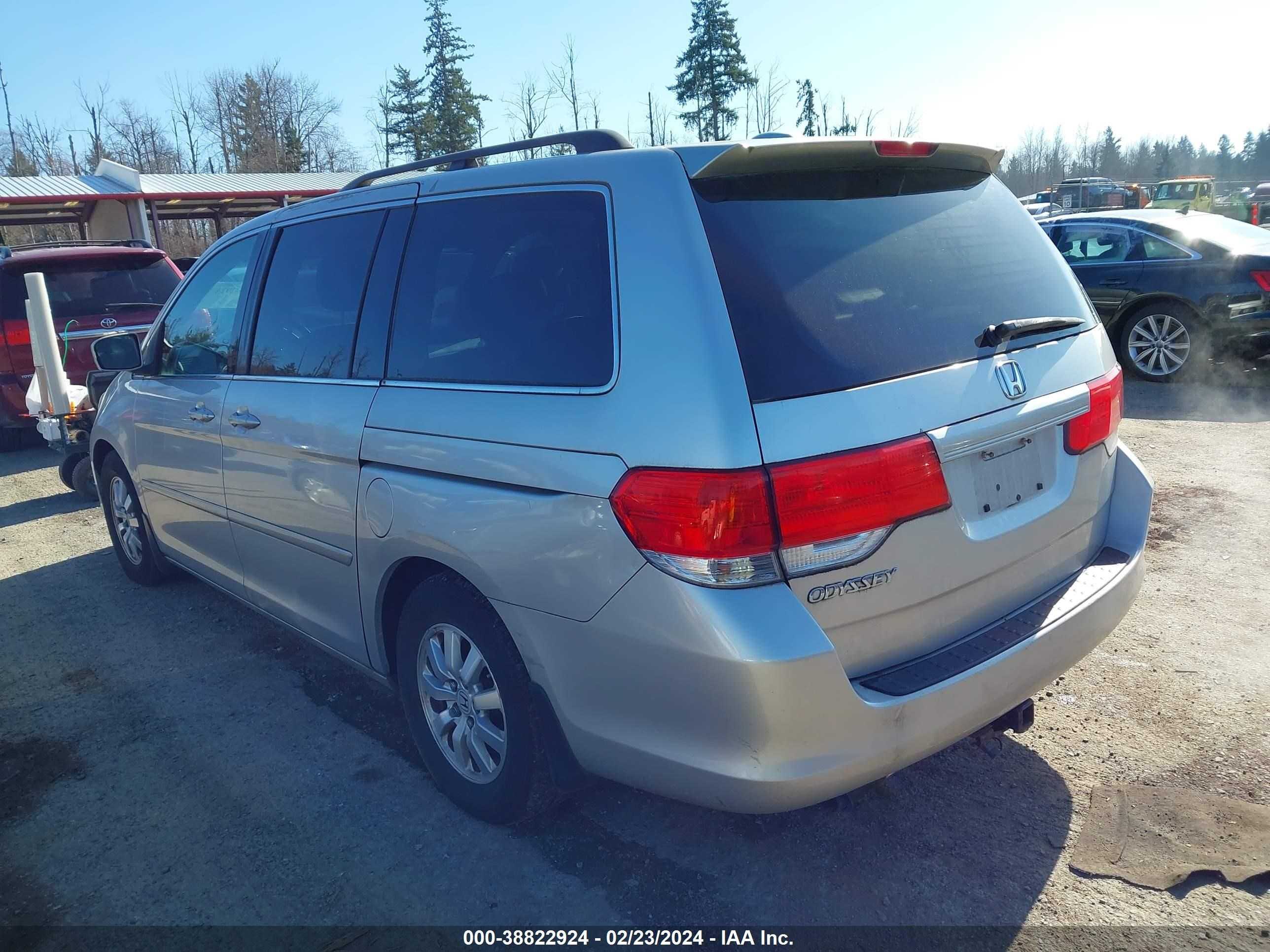 Photo 2 VIN: 5FNRL38709B008650 - HONDA ODYSSEY 