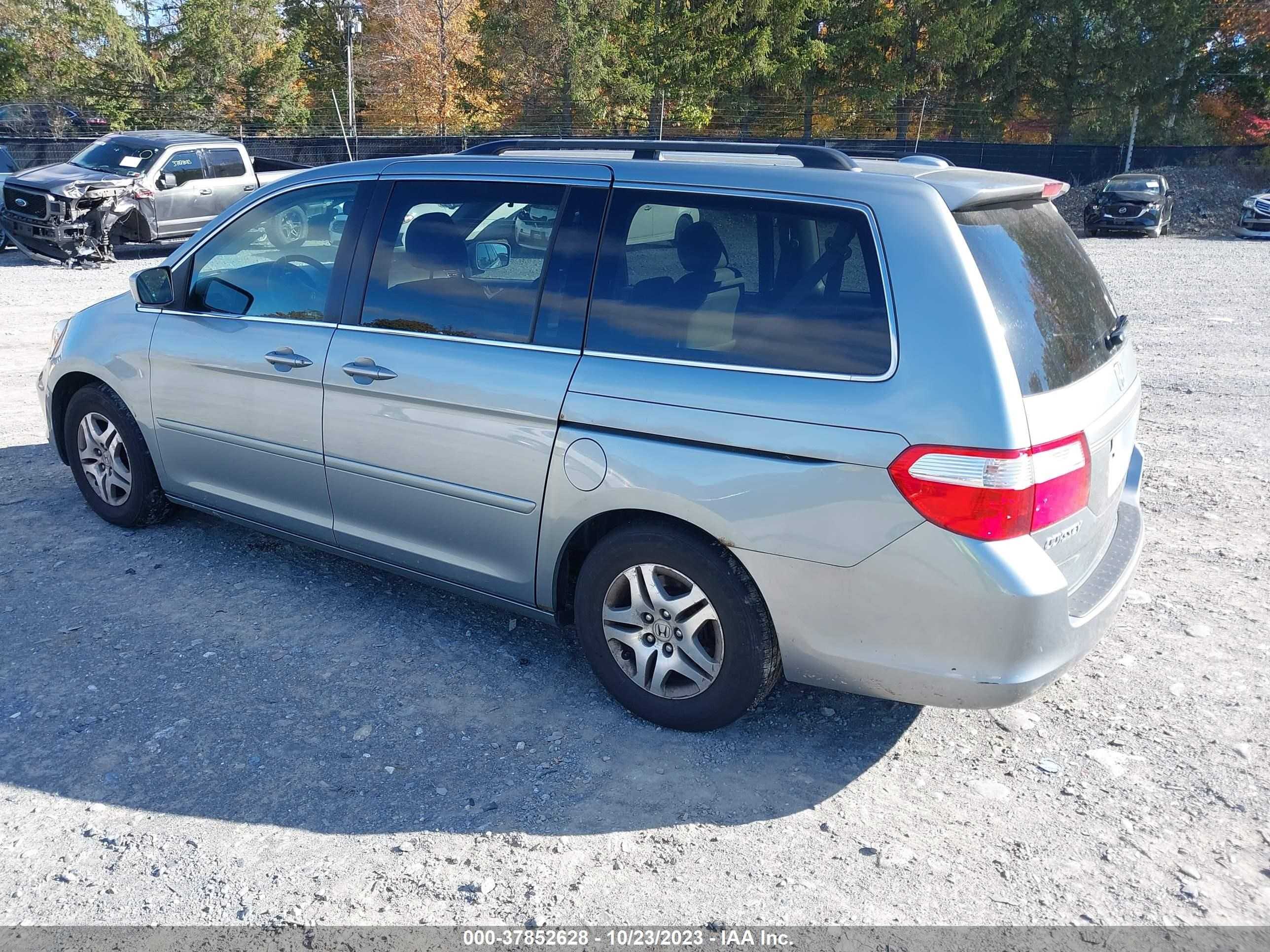 Photo 2 VIN: 5FNRL38717B006516 - HONDA ODYSSEY 