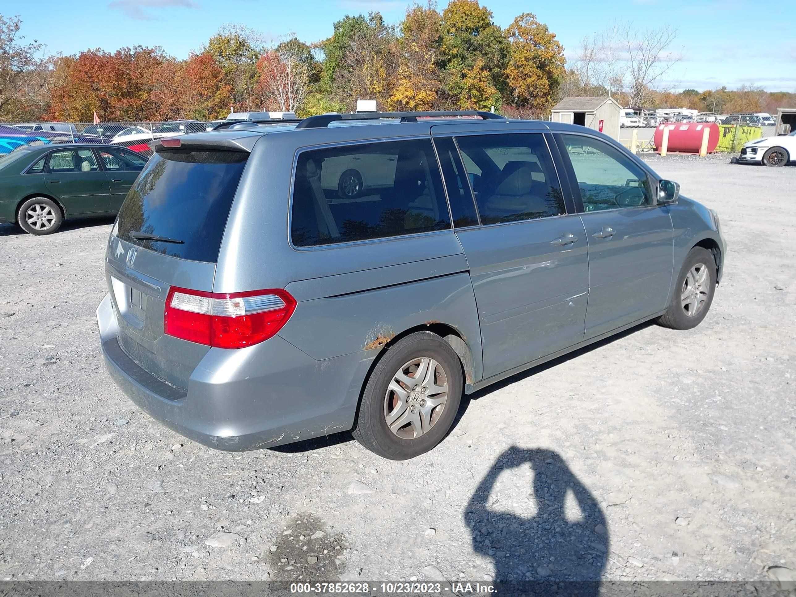 Photo 3 VIN: 5FNRL38717B006516 - HONDA ODYSSEY 