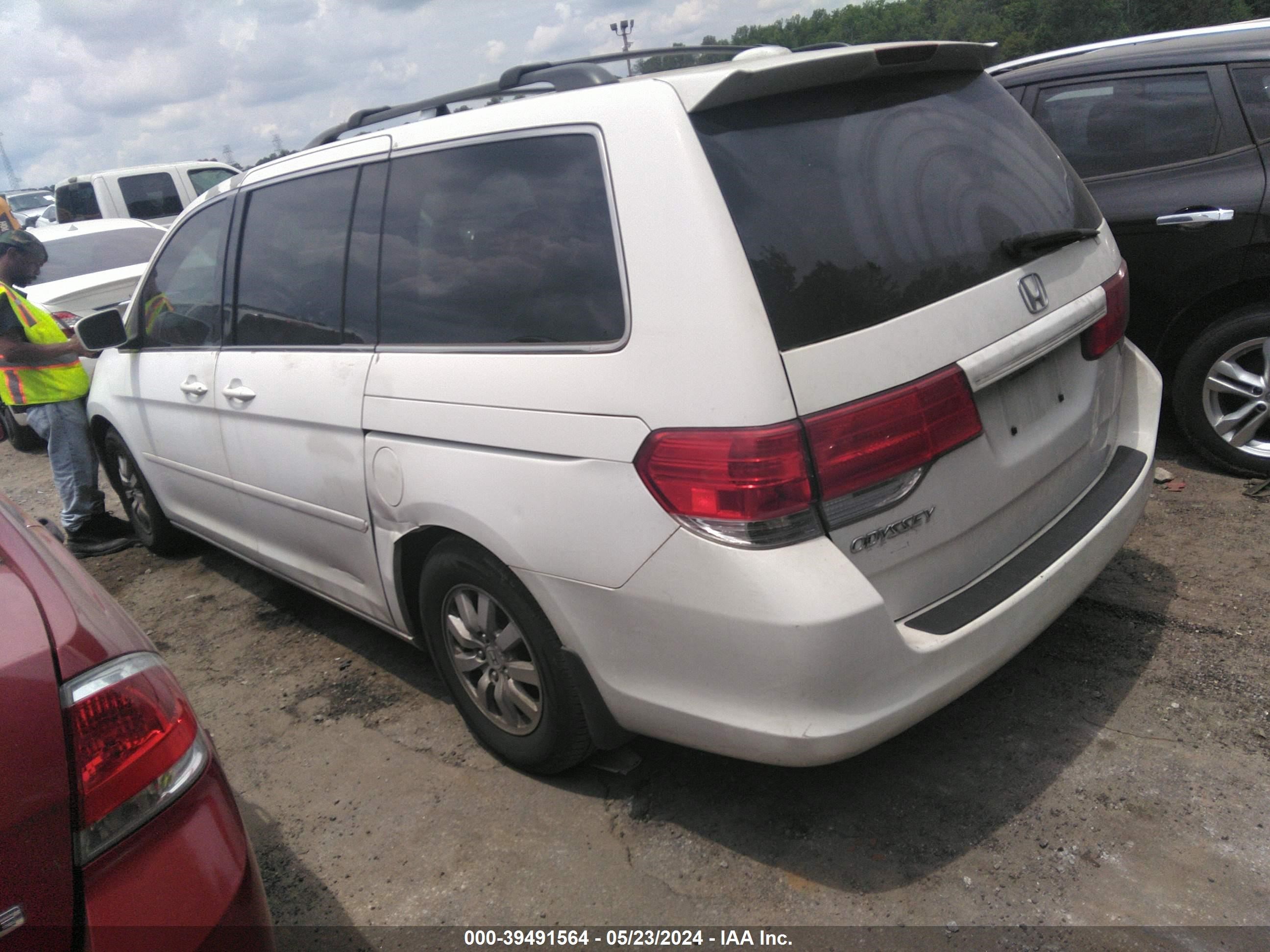 Photo 2 VIN: 5FNRL38718B087079 - HONDA ODYSSEY 