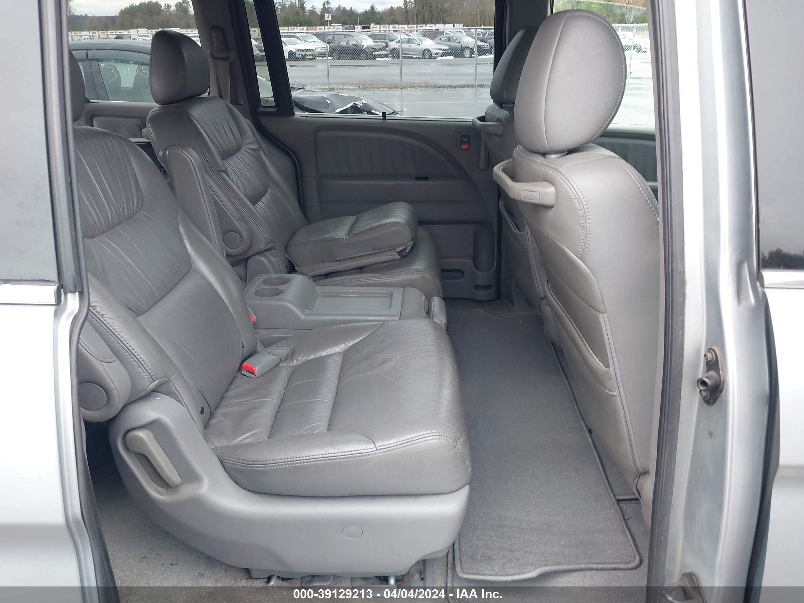 Photo 7 VIN: 5FNRL38718B088345 - HONDA ODYSSEY 