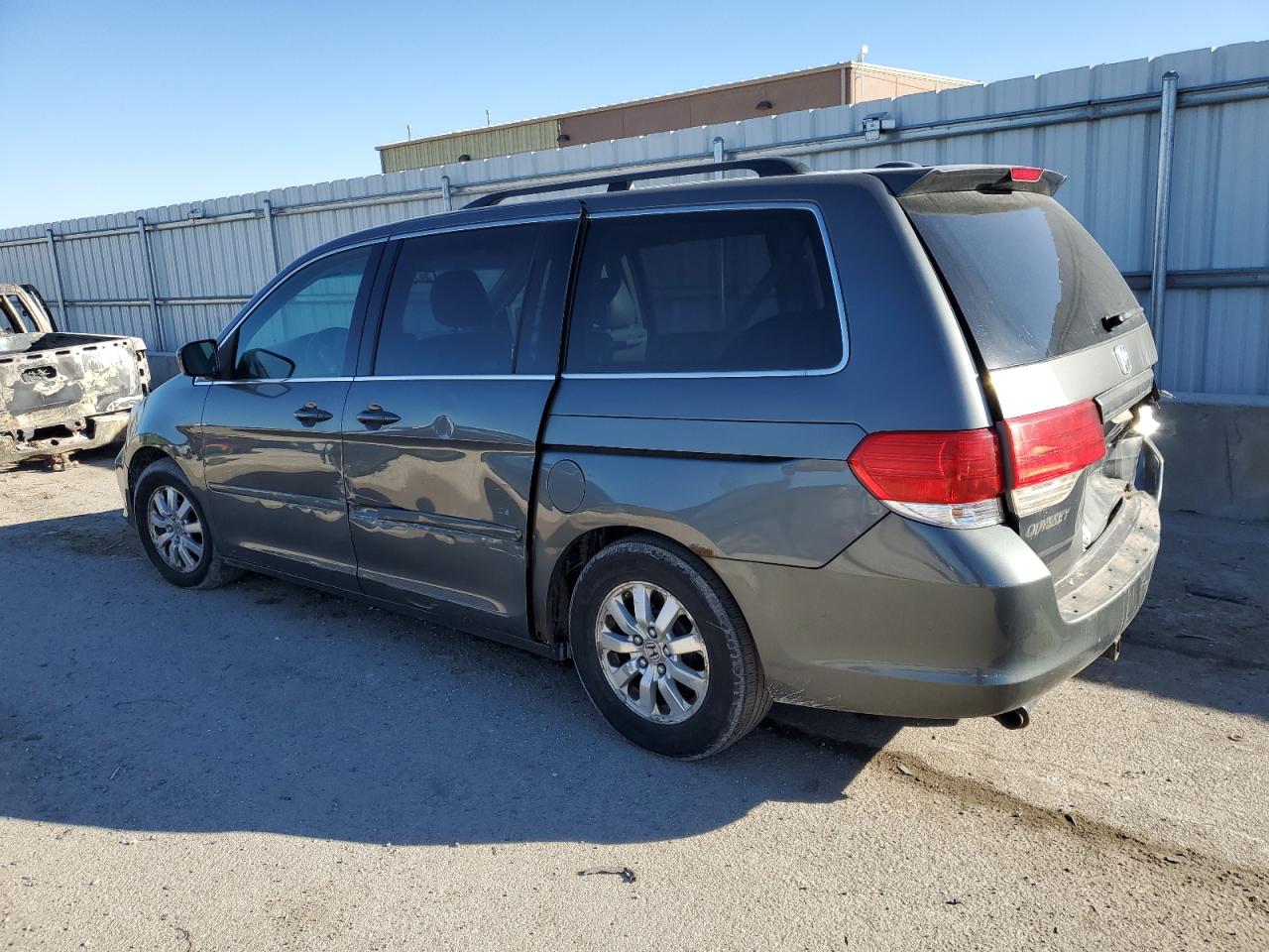 Photo 1 VIN: 5FNRL38718B403693 - HONDA ODYSSEY 