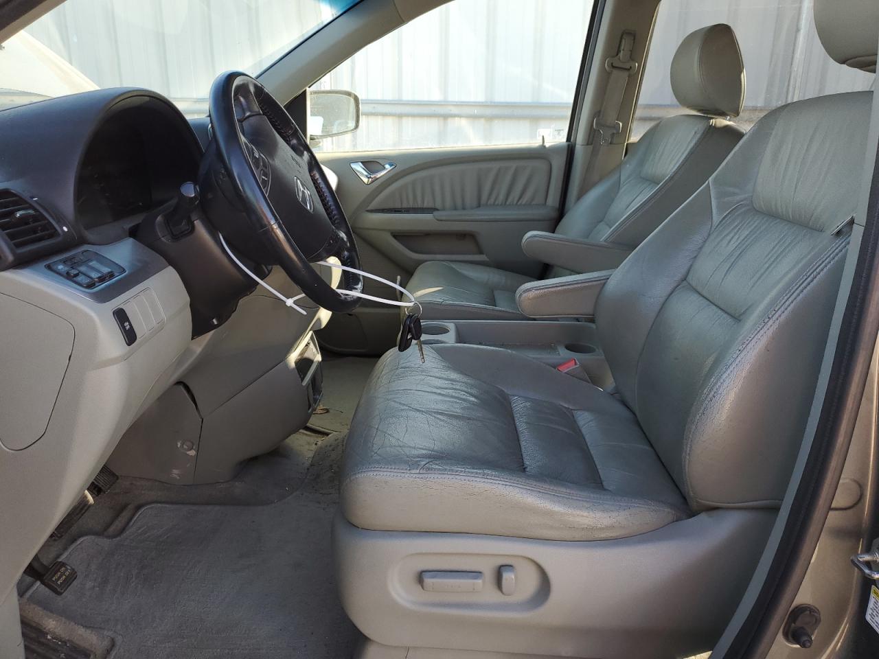 Photo 6 VIN: 5FNRL38718B403693 - HONDA ODYSSEY 