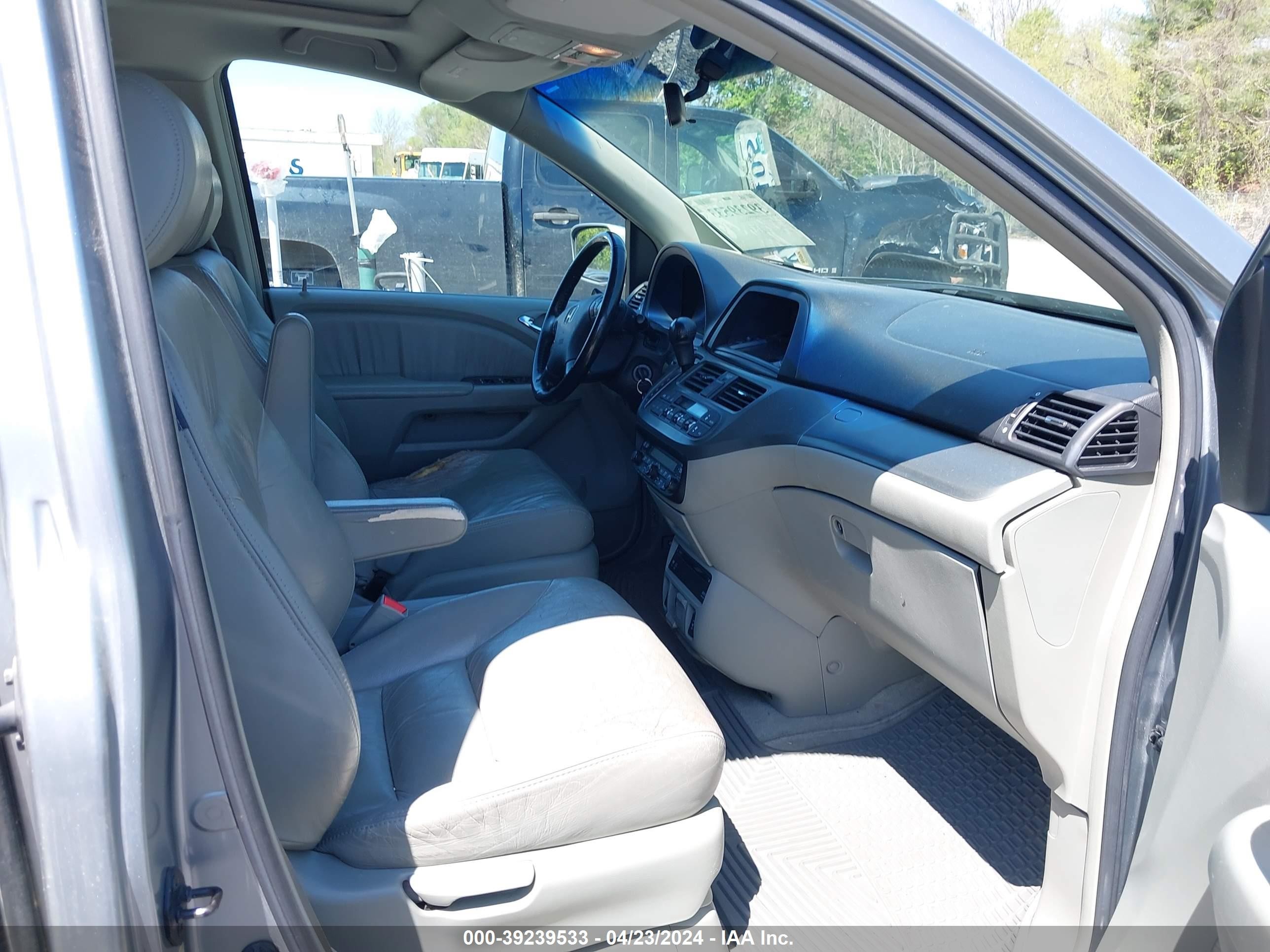 Photo 4 VIN: 5FNRL38726B053729 - HONDA ODYSSEY 