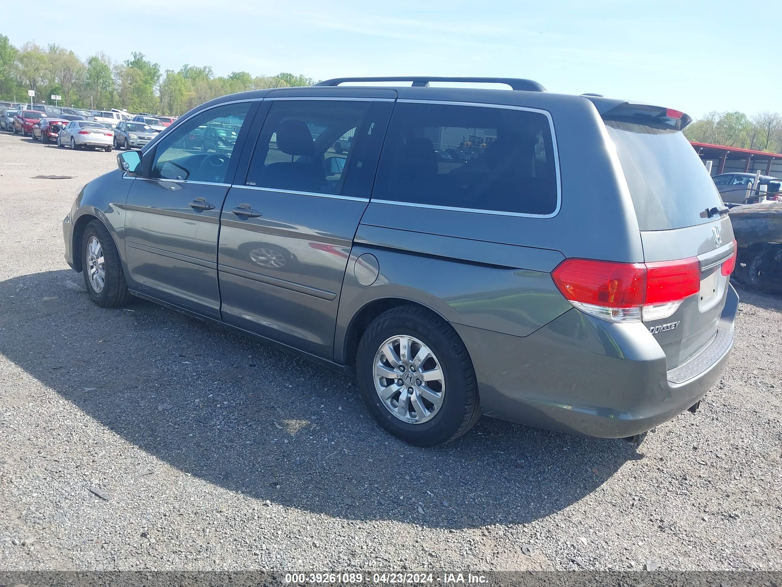 Photo 2 VIN: 5FNRL38728B042684 - HONDA ODYSSEY 