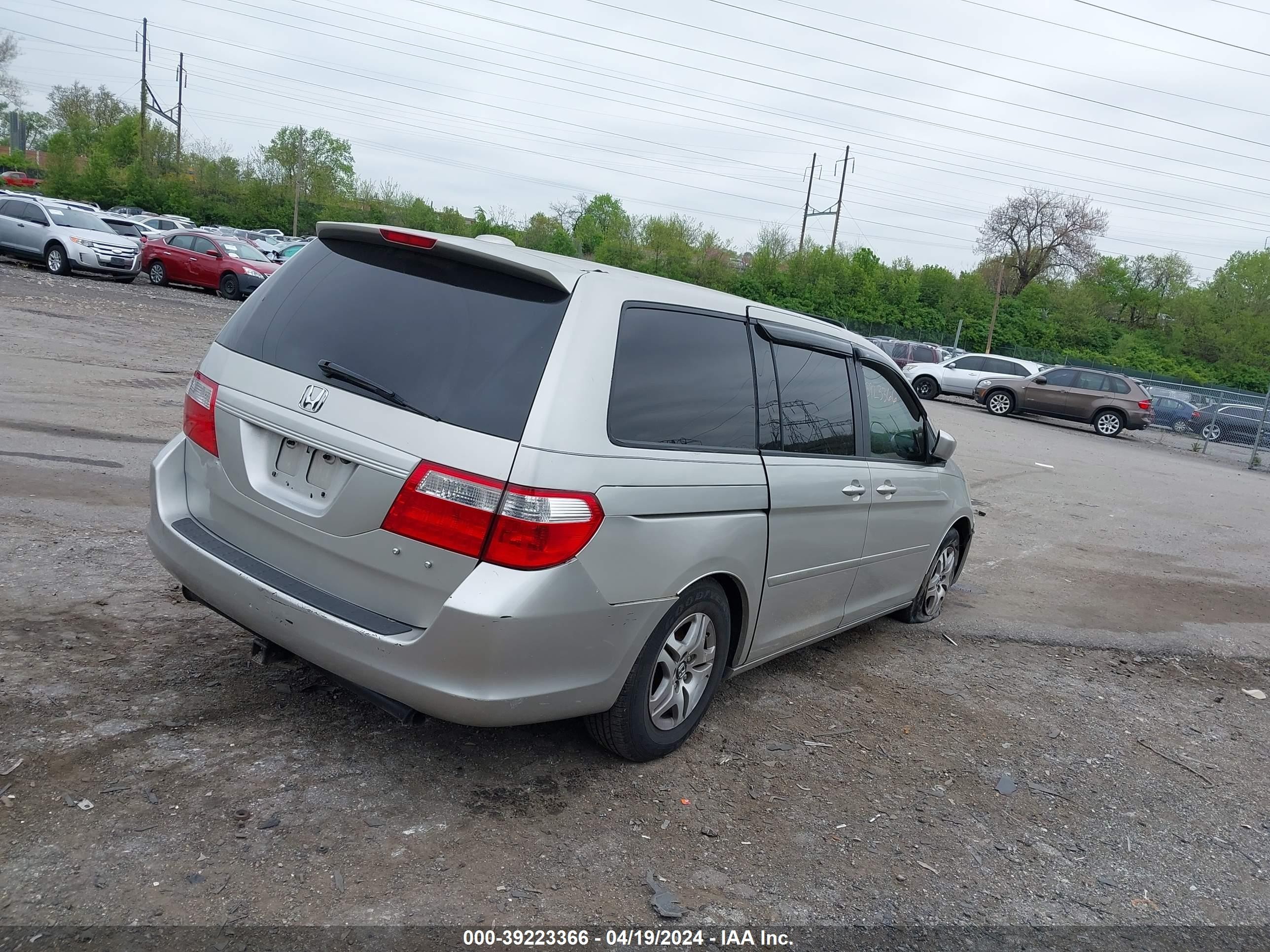 Photo 3 VIN: 5FNRL387358041128 - HONDA ODYSSEY 