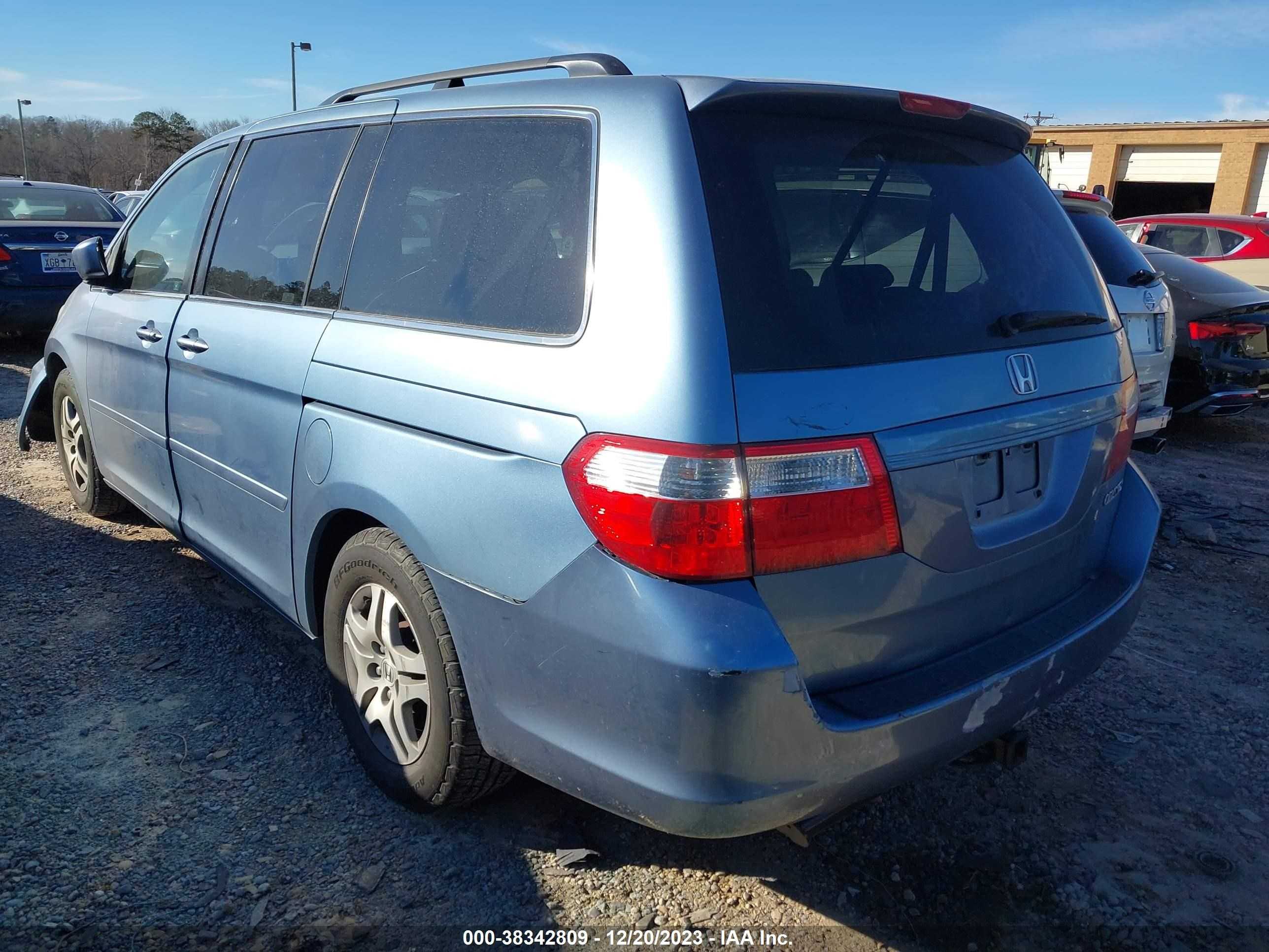 Photo 2 VIN: 5FNRL38735B110809 - HONDA ODYSSEY 