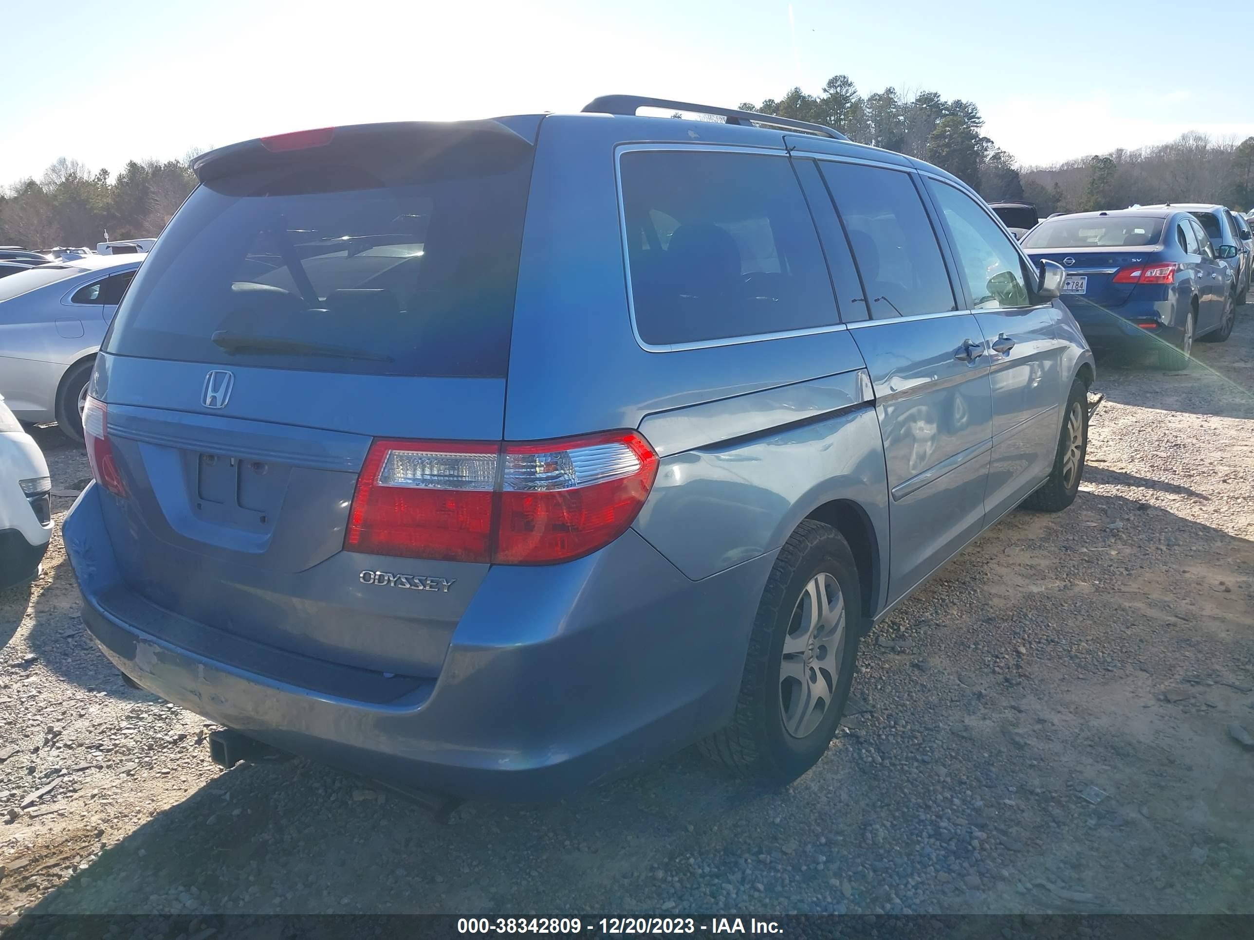 Photo 3 VIN: 5FNRL38735B110809 - HONDA ODYSSEY 