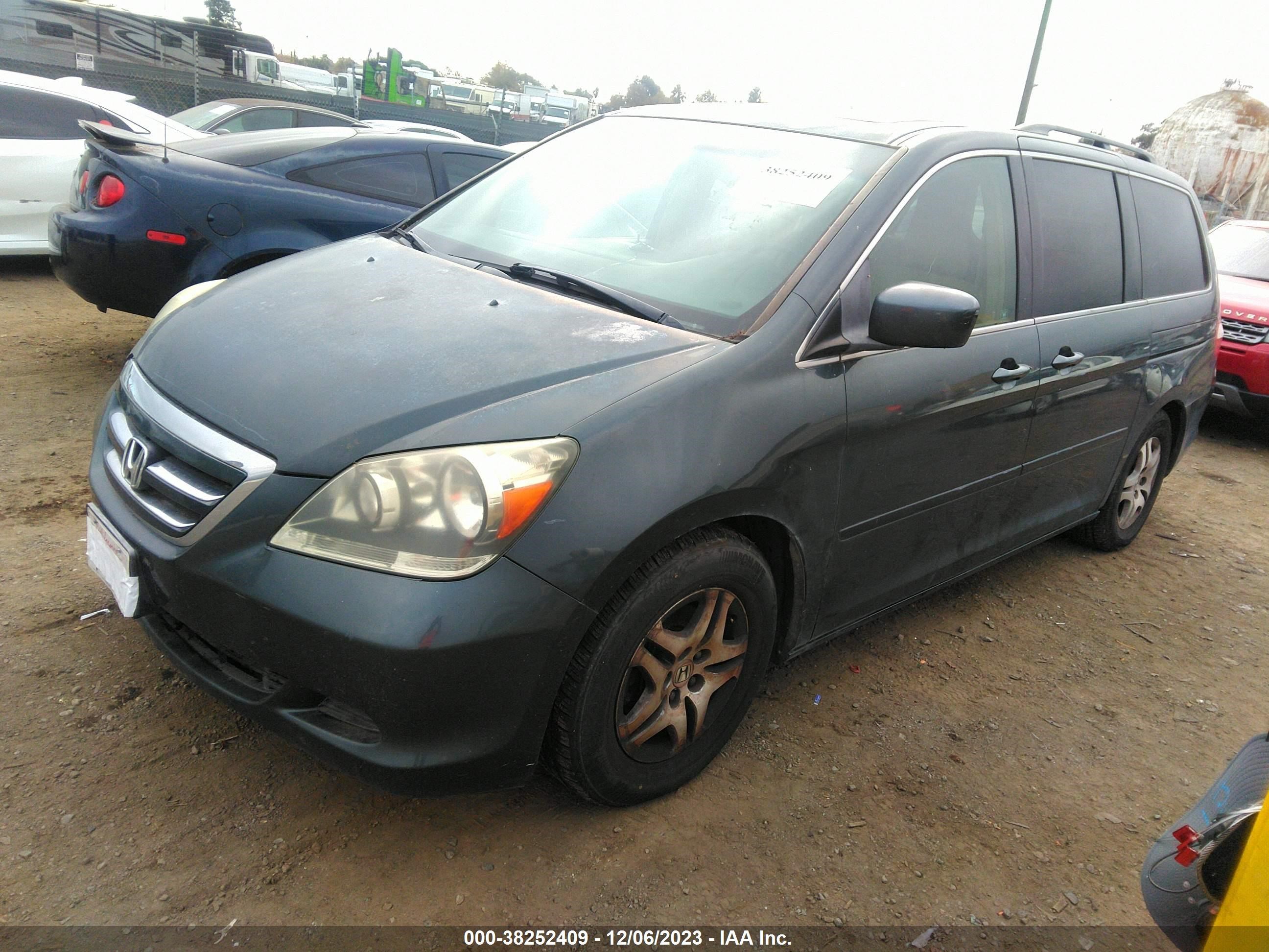 Photo 1 VIN: 5FNRL38735B130381 - HONDA ODYSSEY 