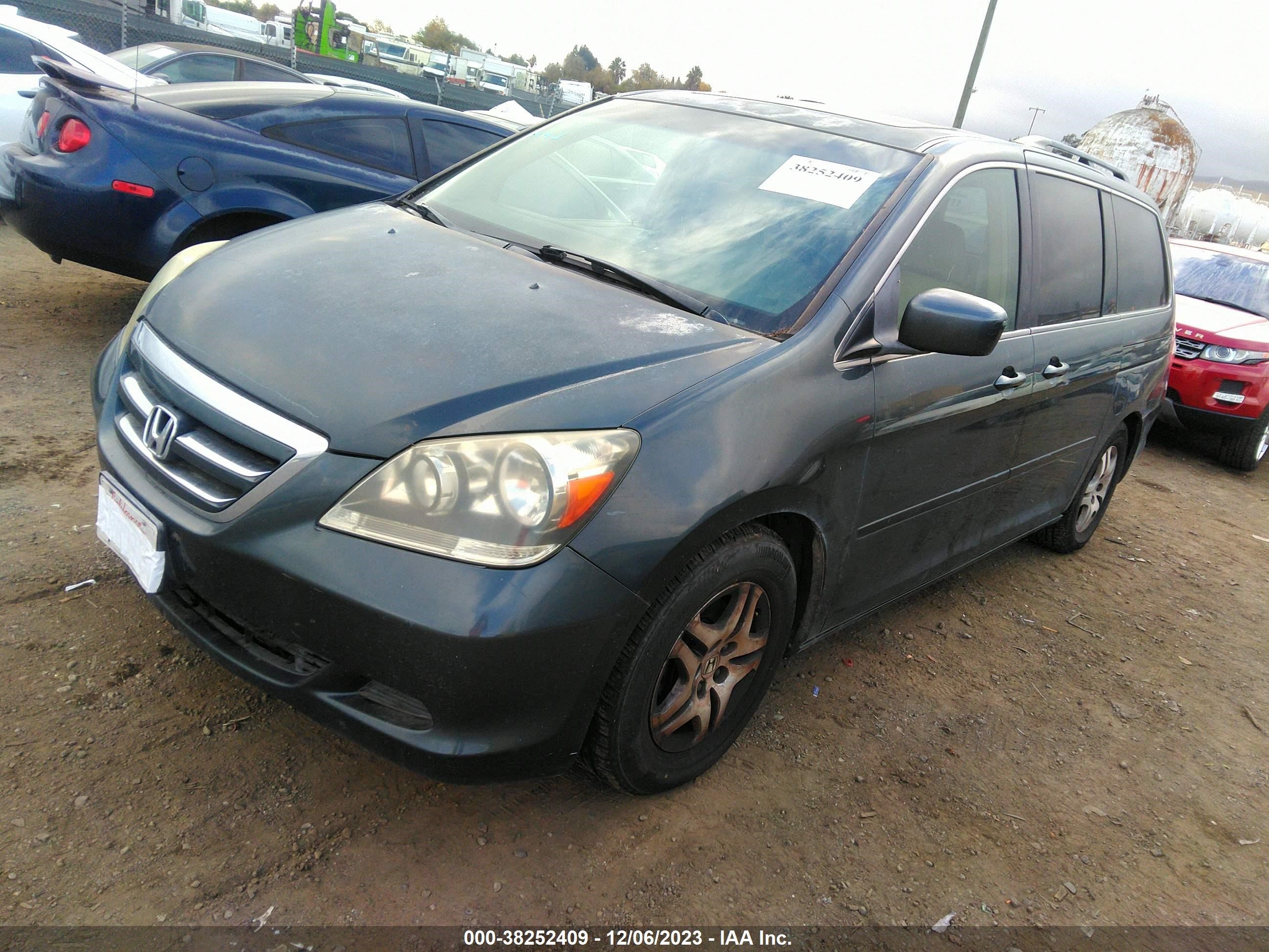 Photo 3 VIN: 5FNRL38735B130381 - HONDA ODYSSEY 