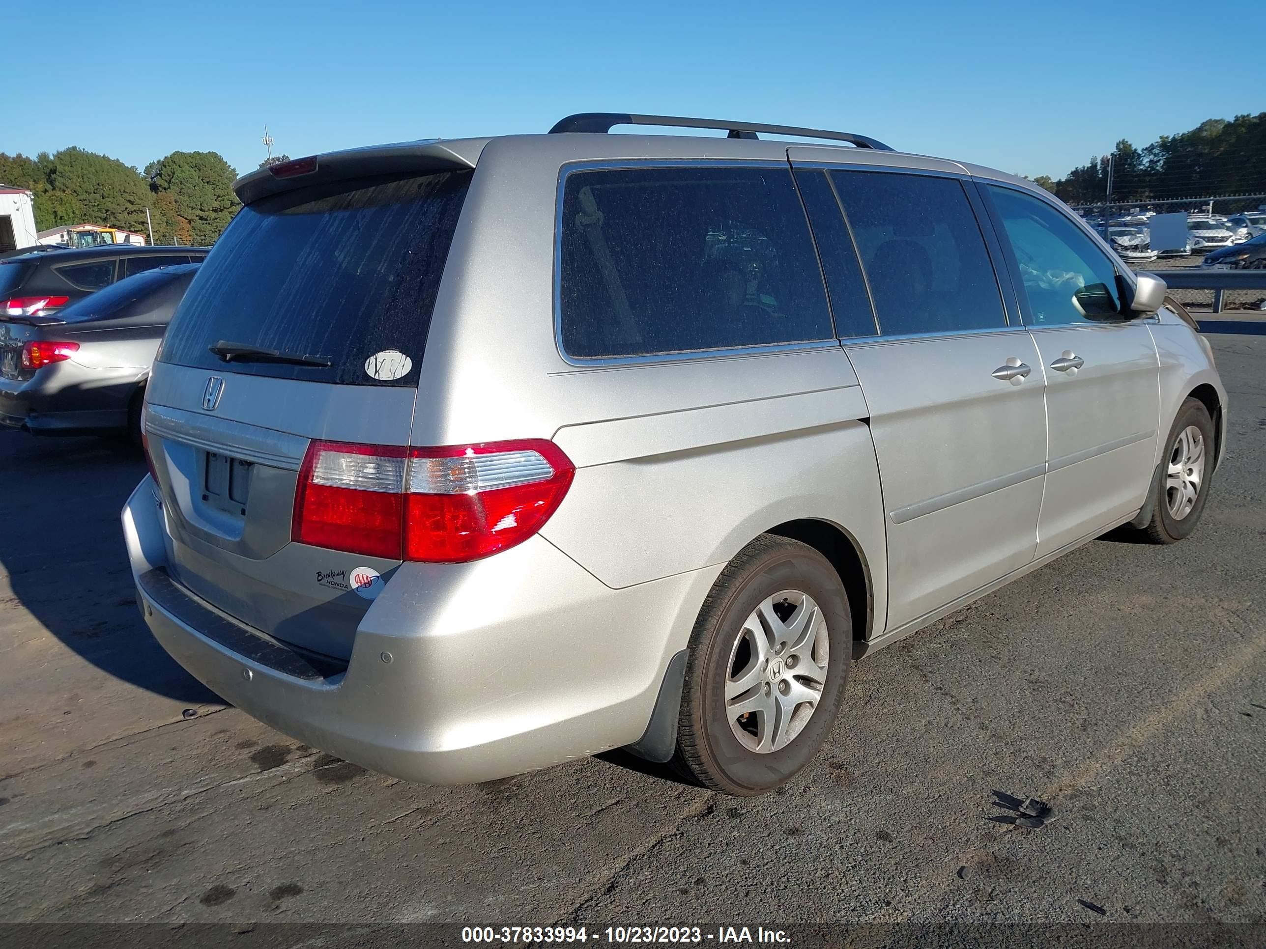 Photo 3 VIN: 5FNRL38737B403421 - HONDA ODYSSEY 