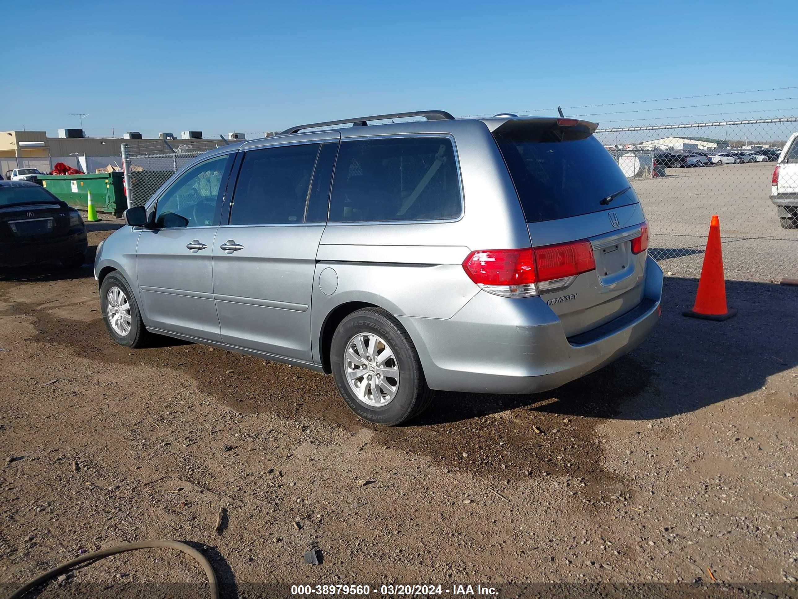 Photo 2 VIN: 5FNRL38738B004185 - HONDA ODYSSEY 