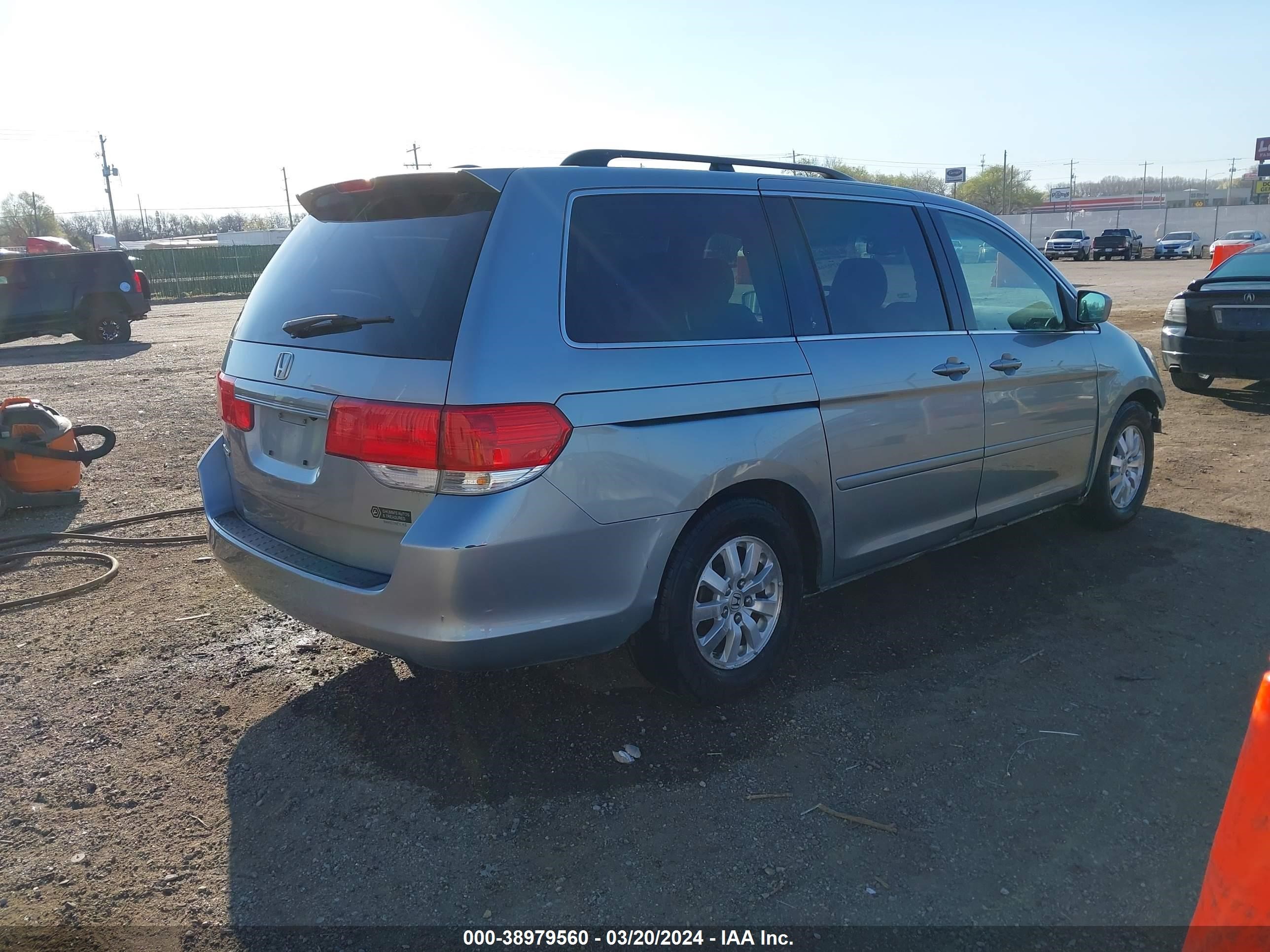 Photo 3 VIN: 5FNRL38738B004185 - HONDA ODYSSEY 