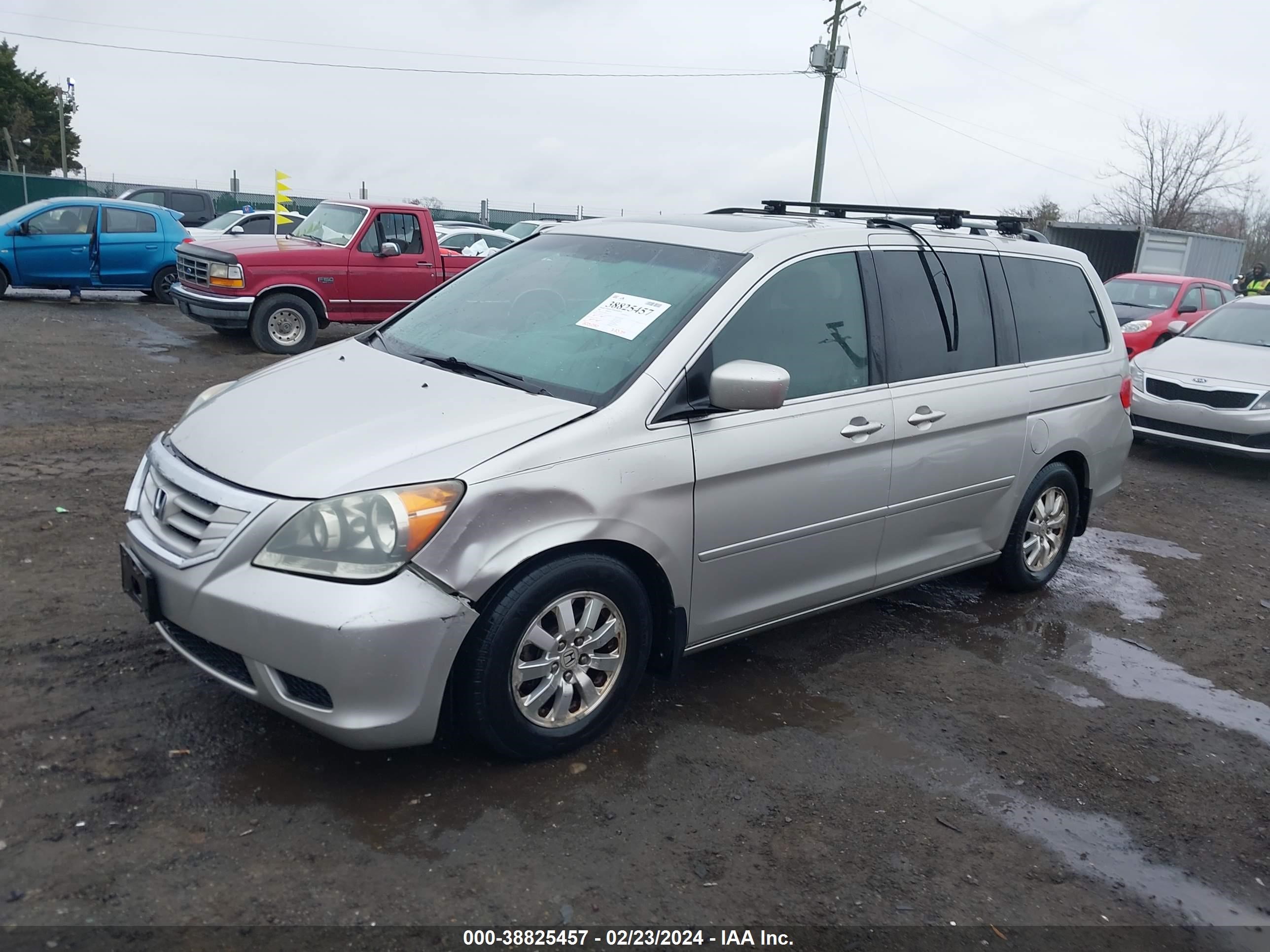 Photo 1 VIN: 5FNRL38738B013713 - HONDA ODYSSEY 