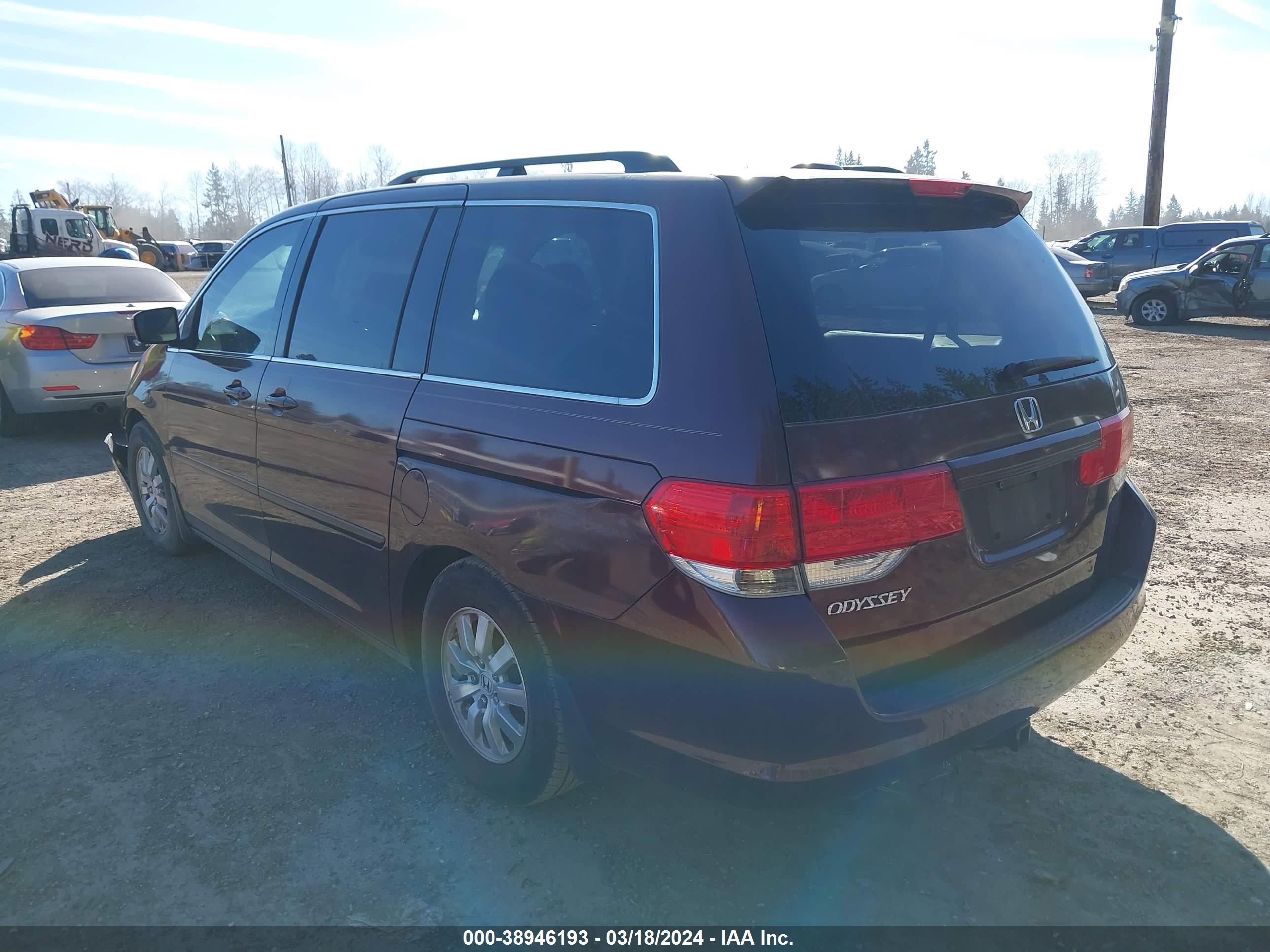 Photo 2 VIN: 5FNRL38738B102763 - HONDA ODYSSEY 