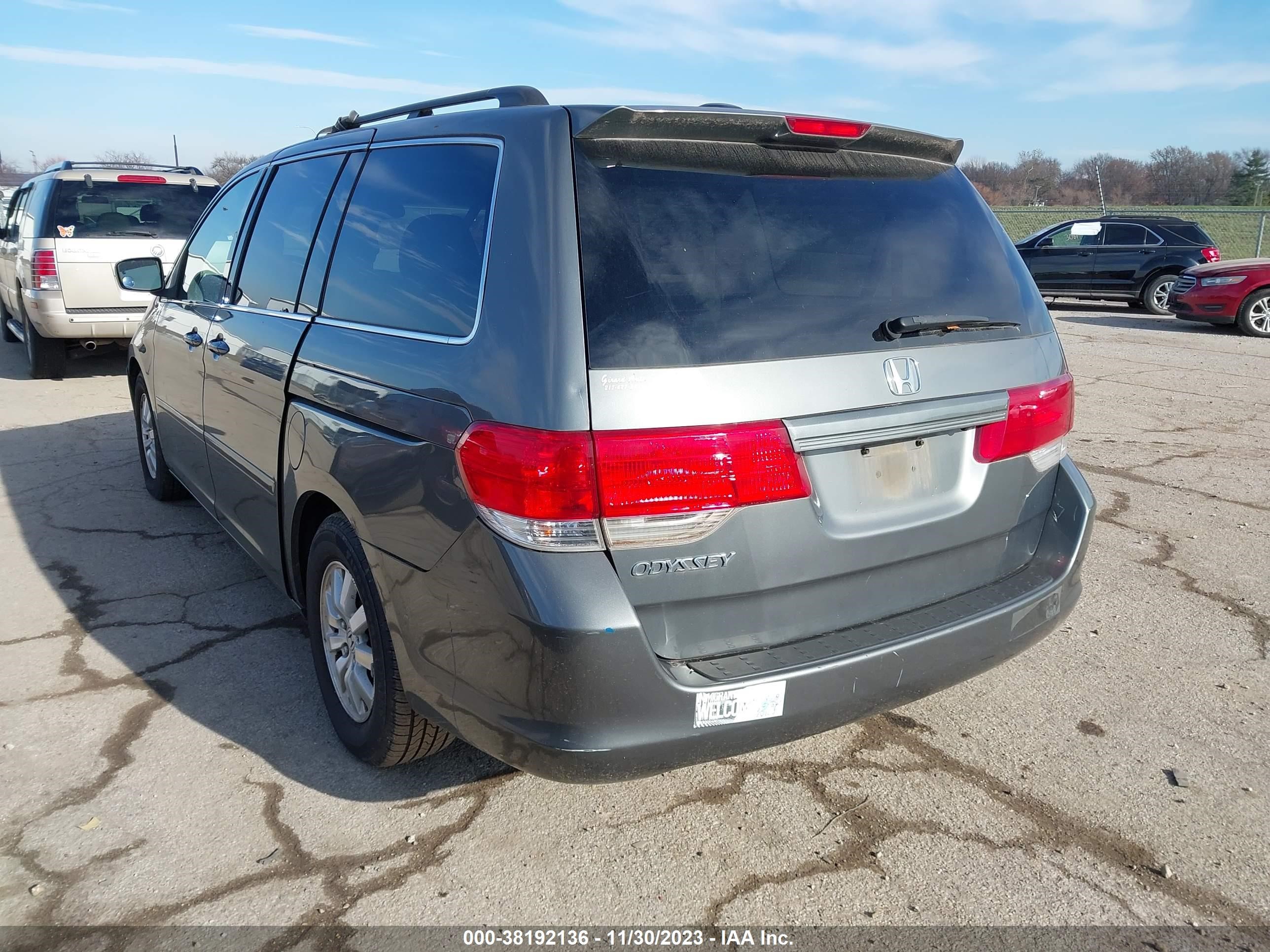 Photo 2 VIN: 5FNRL38738B111351 - HONDA ODYSSEY 