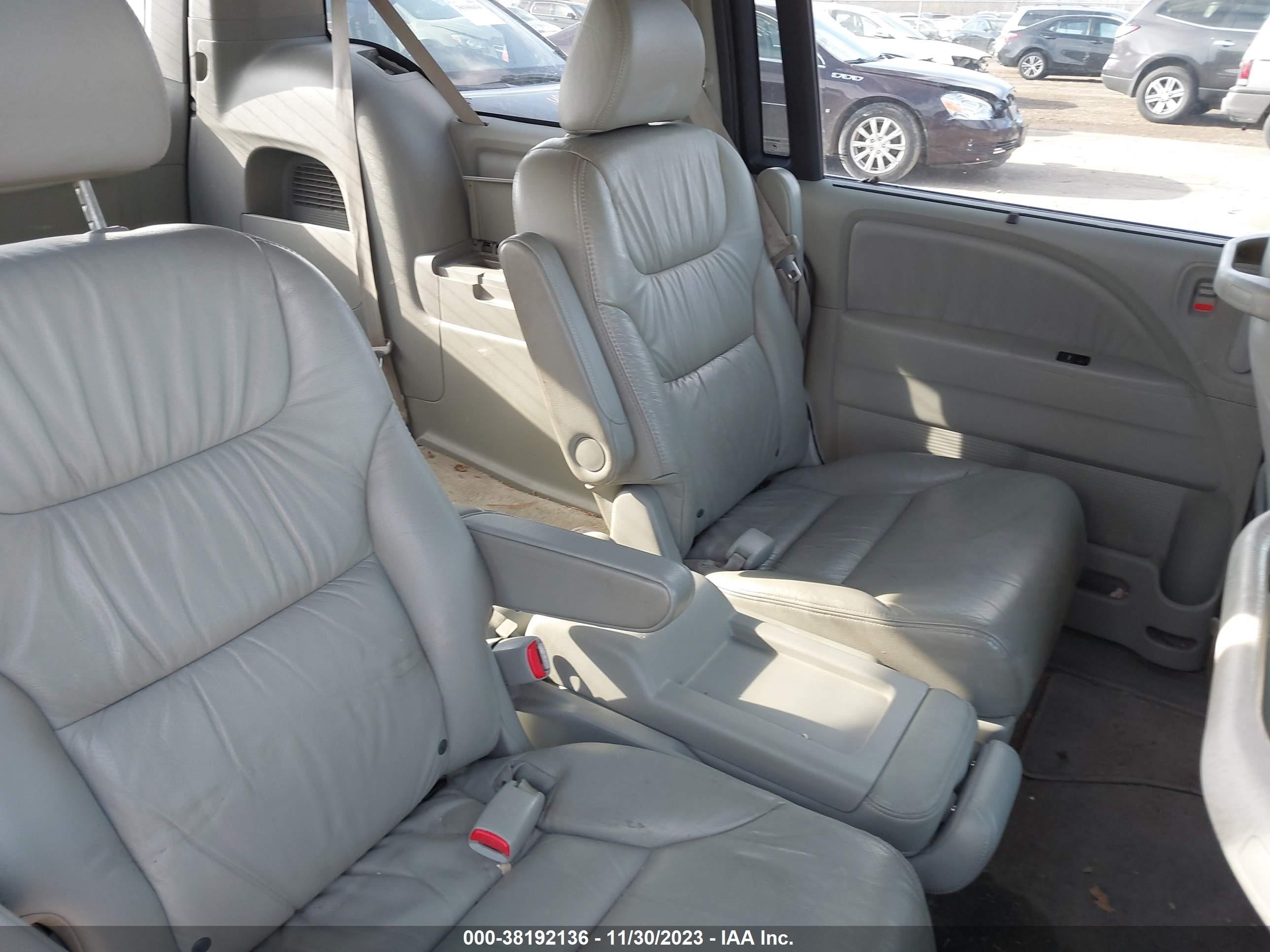 Photo 7 VIN: 5FNRL38738B111351 - HONDA ODYSSEY 