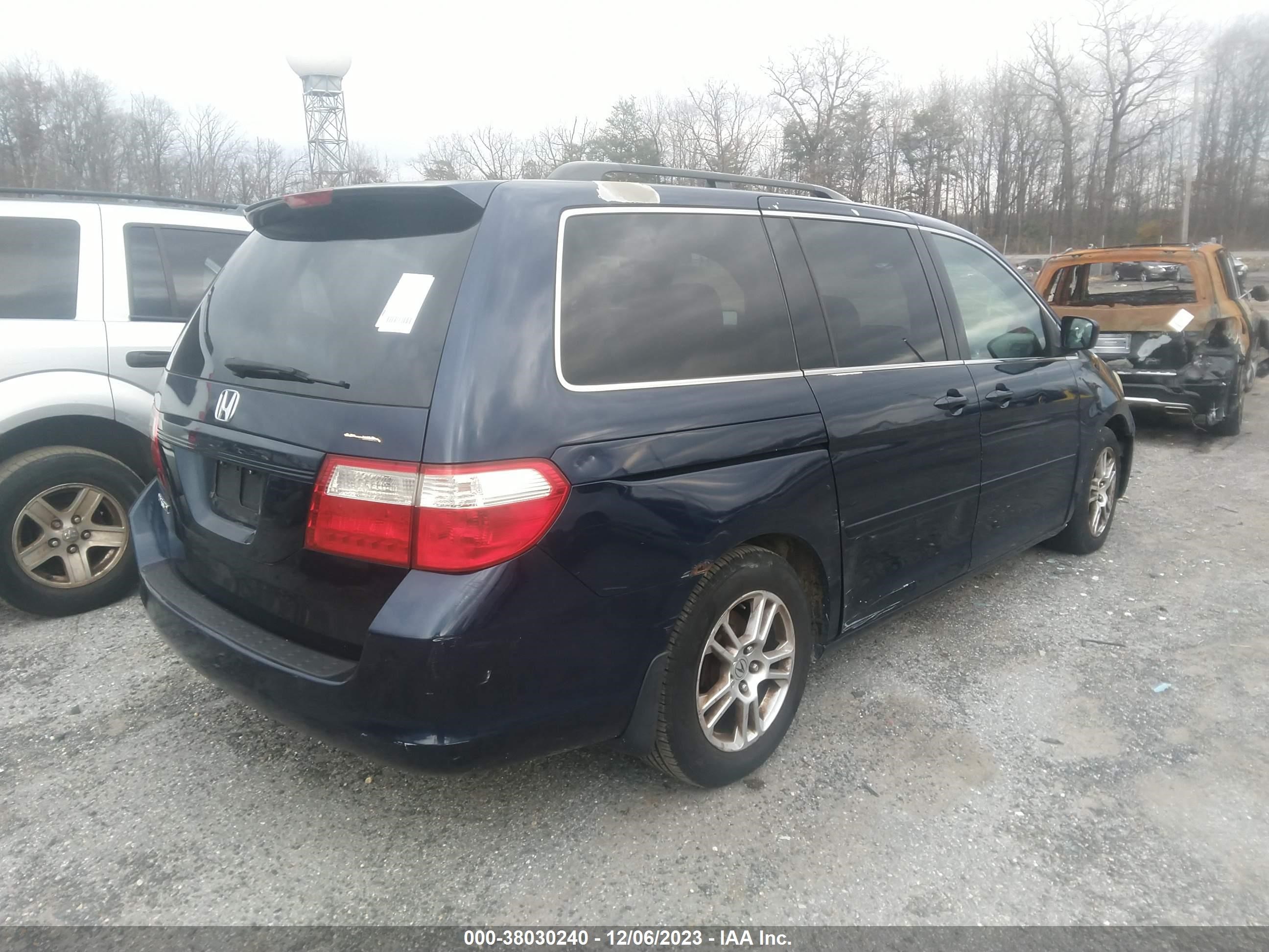 Photo 3 VIN: 5FNRL38747B043382 - HONDA ODYSSEY 