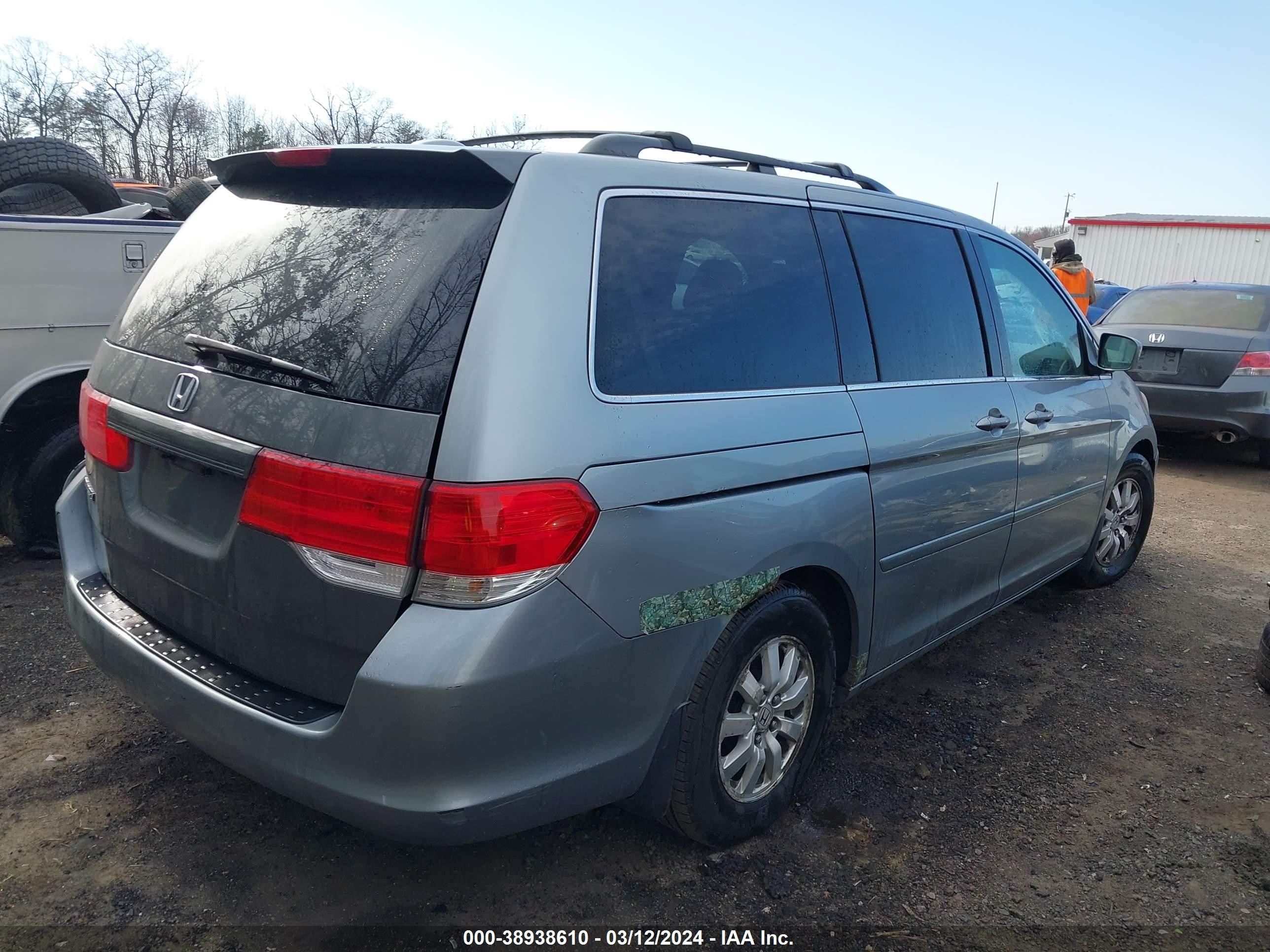 Photo 3 VIN: 5FNRL38748B026227 - HONDA ODYSSEY 