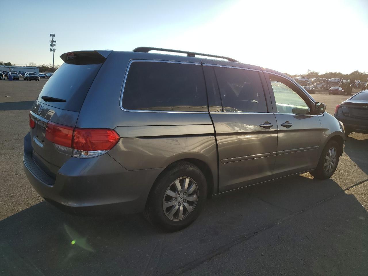 Photo 2 VIN: 5FNRL38749B017612 - HONDA ODYSSEY 