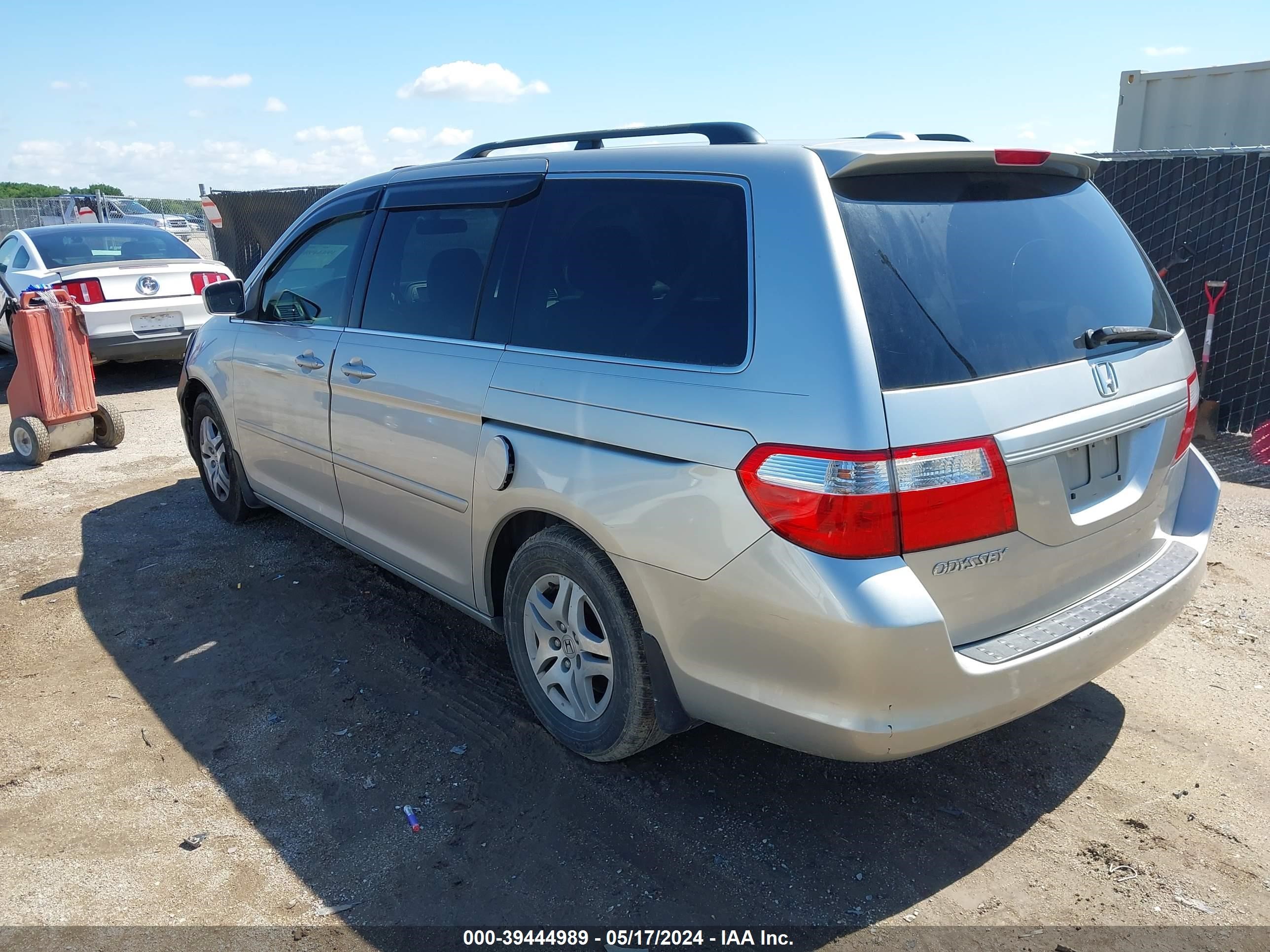 Photo 2 VIN: 5FNRL38757B102696 - HONDA ODYSSEY 