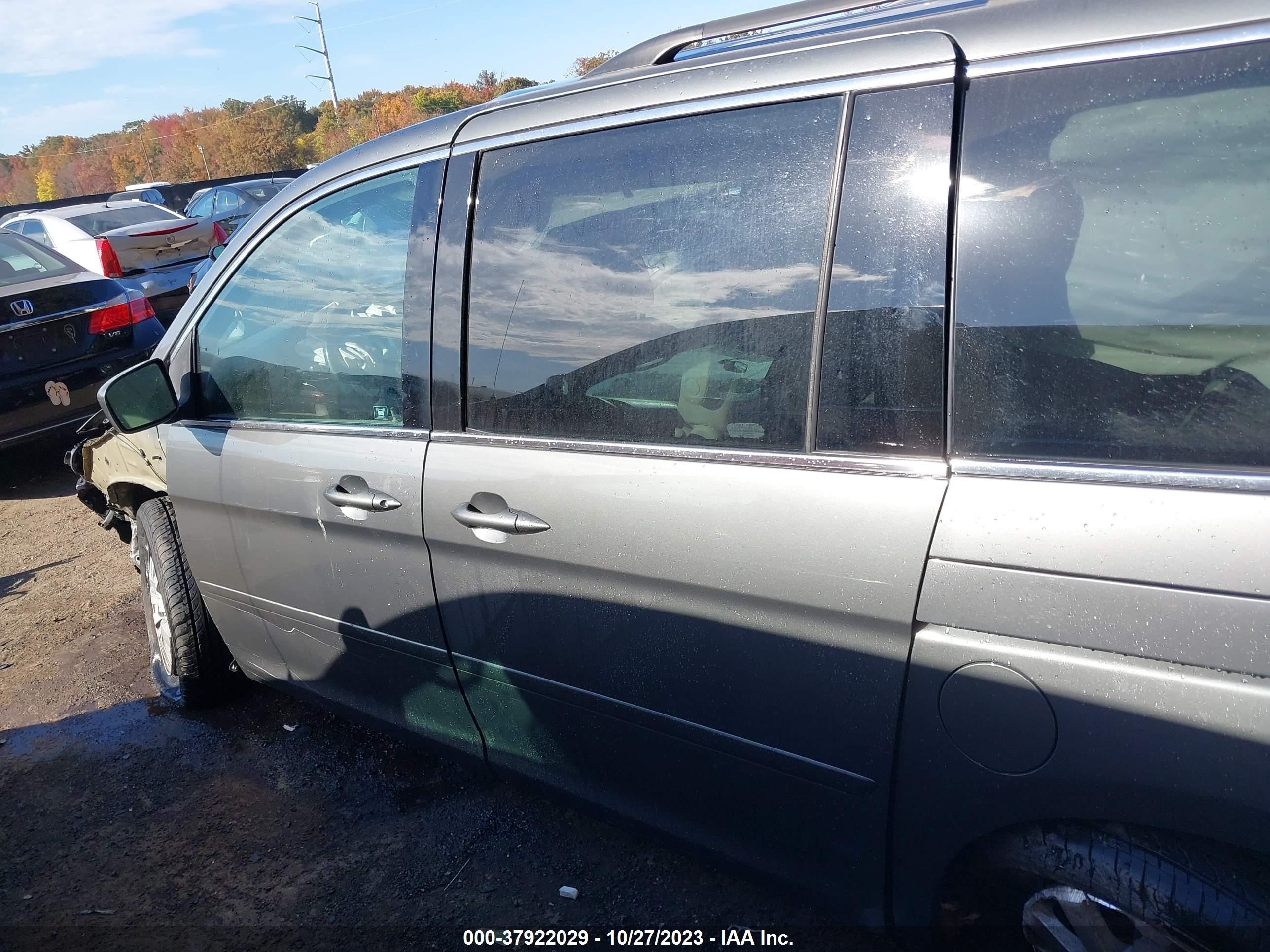 Photo 14 VIN: 5FNRL38758B004883 - HONDA ODYSSEY 