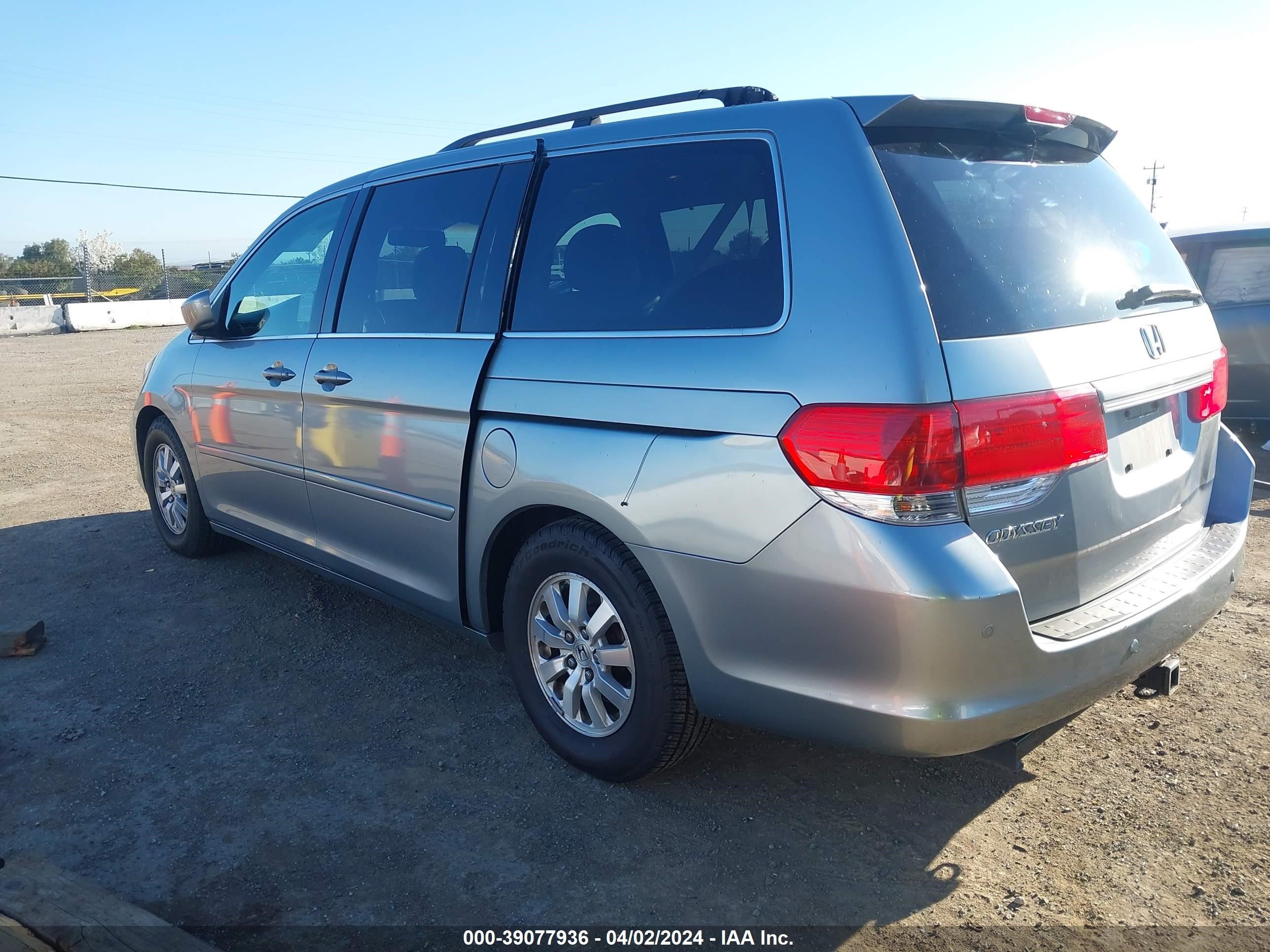 Photo 2 VIN: 5FNRL38768B017481 - HONDA ODYSSEY 