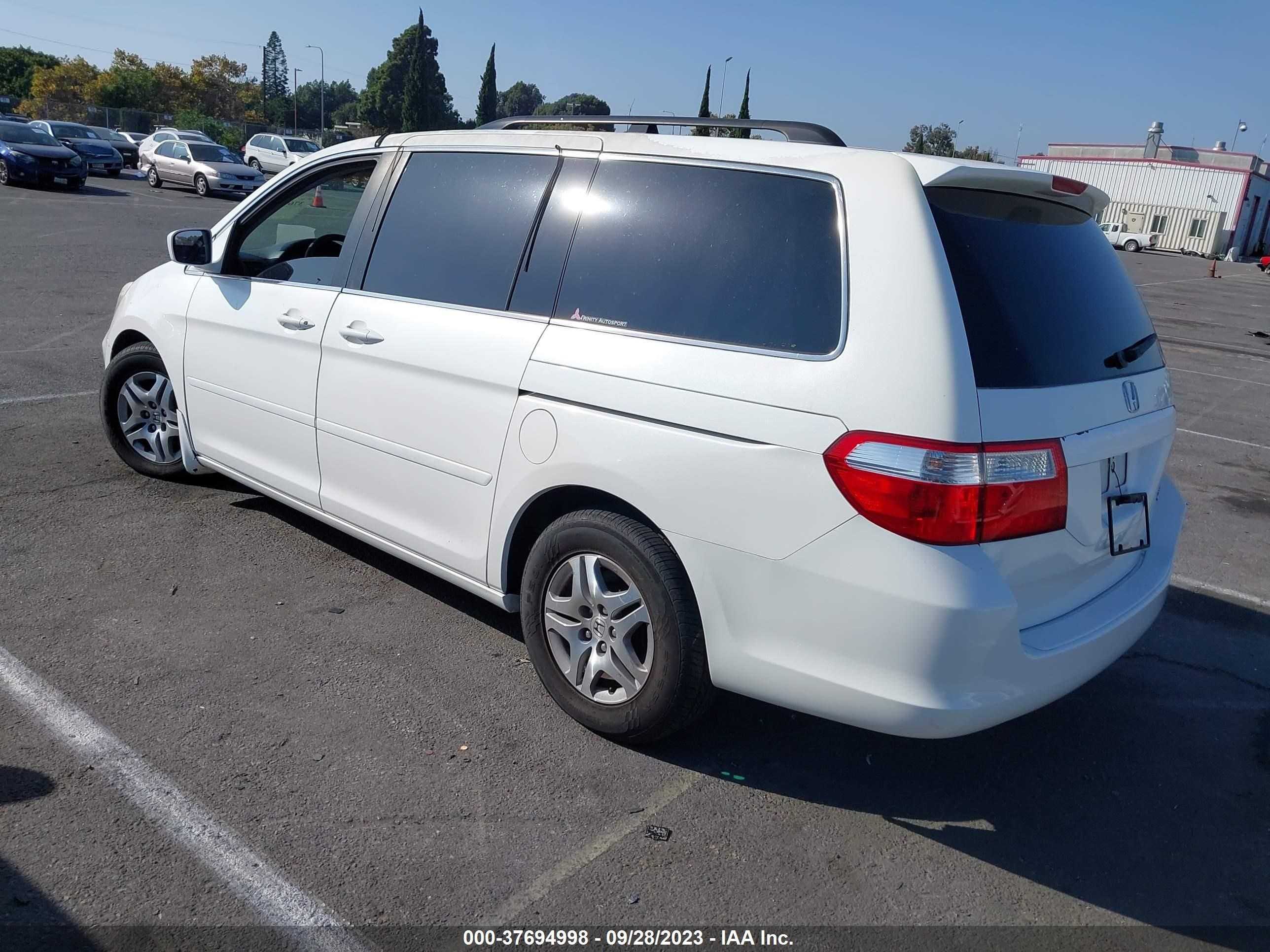 Photo 2 VIN: 5FNRL38775B128102 - HONDA ODYSSEY 