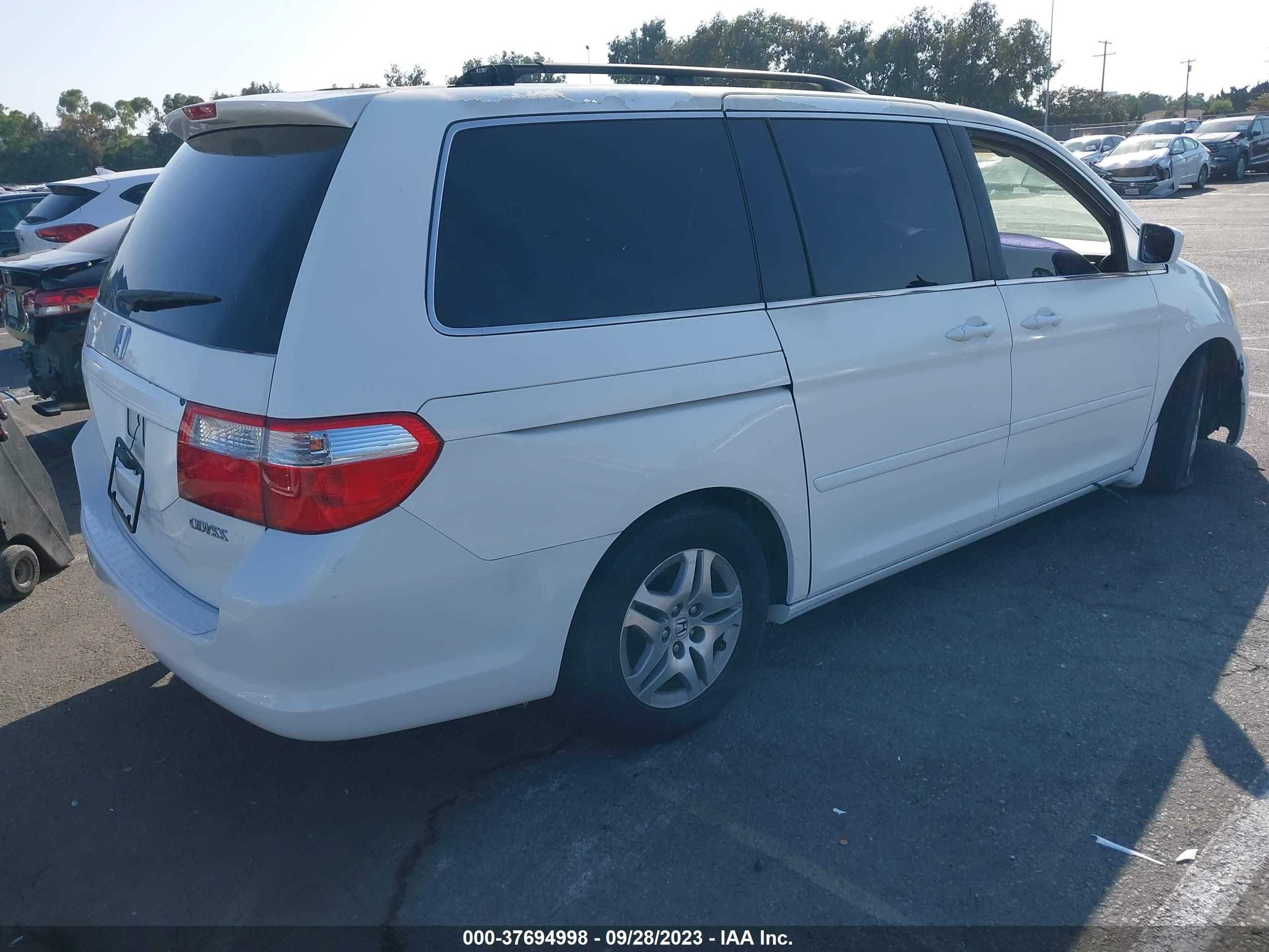 Photo 3 VIN: 5FNRL38775B128102 - HONDA ODYSSEY 