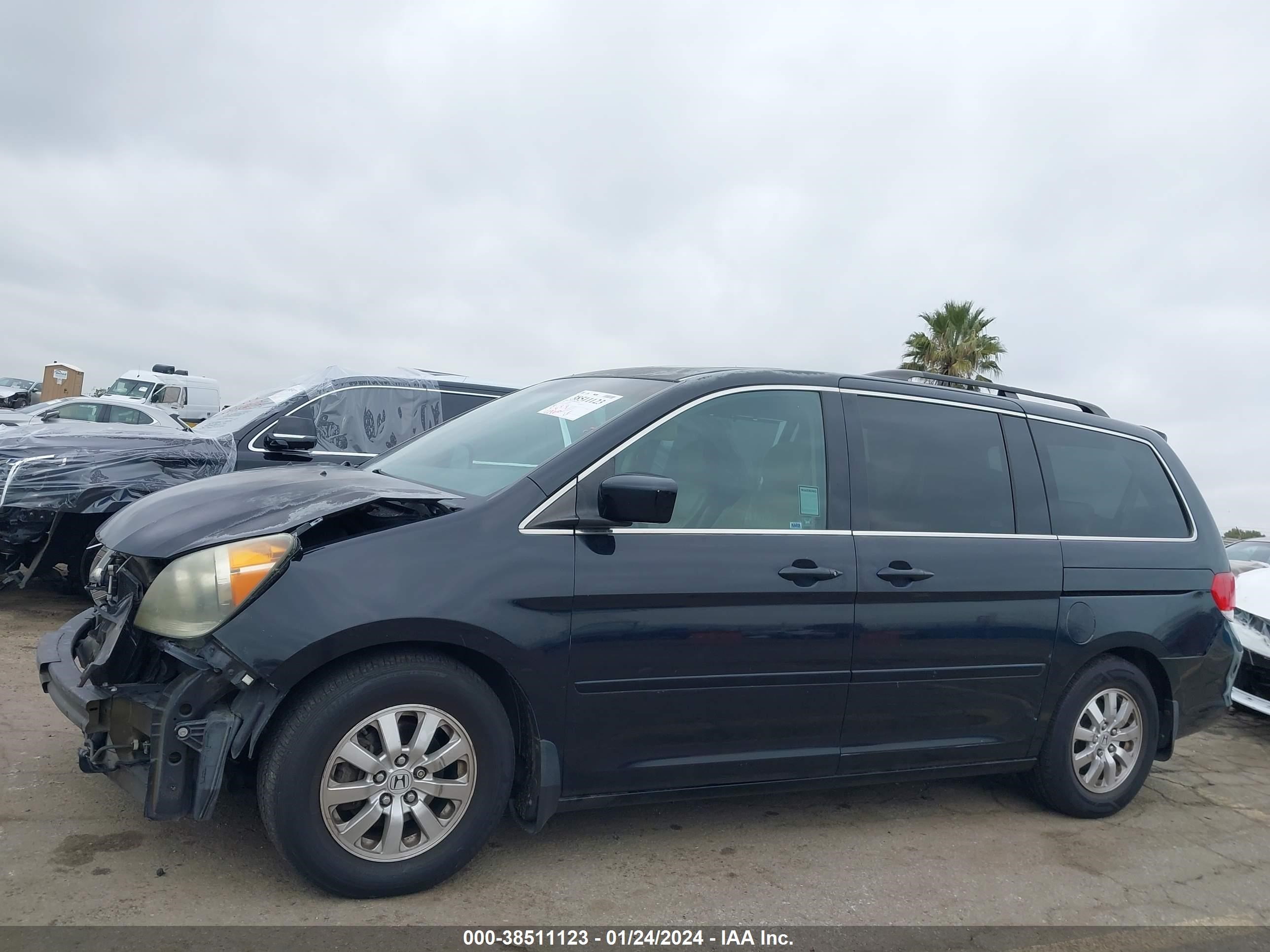 Photo 13 VIN: 5FNRL38778B049999 - HONDA ODYSSEY 