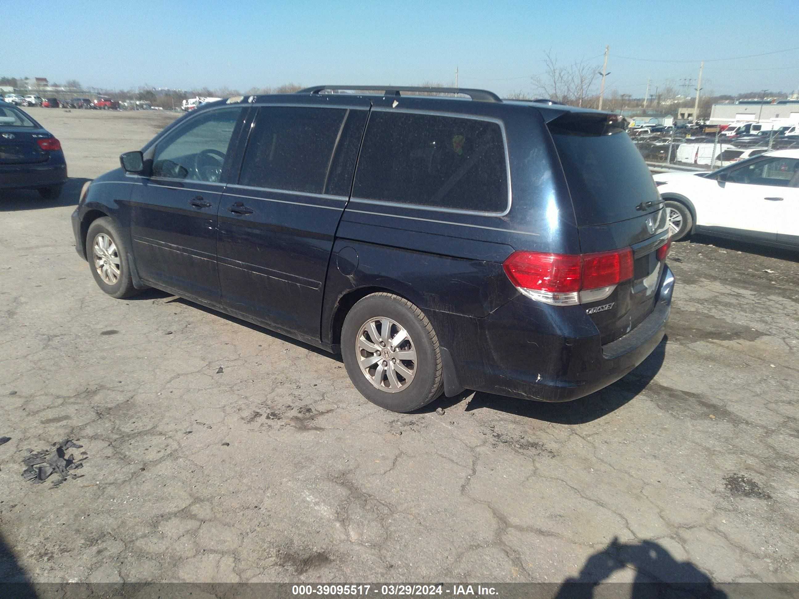 Photo 2 VIN: 5FNRL38788B037487 - HONDA ODYSSEY 