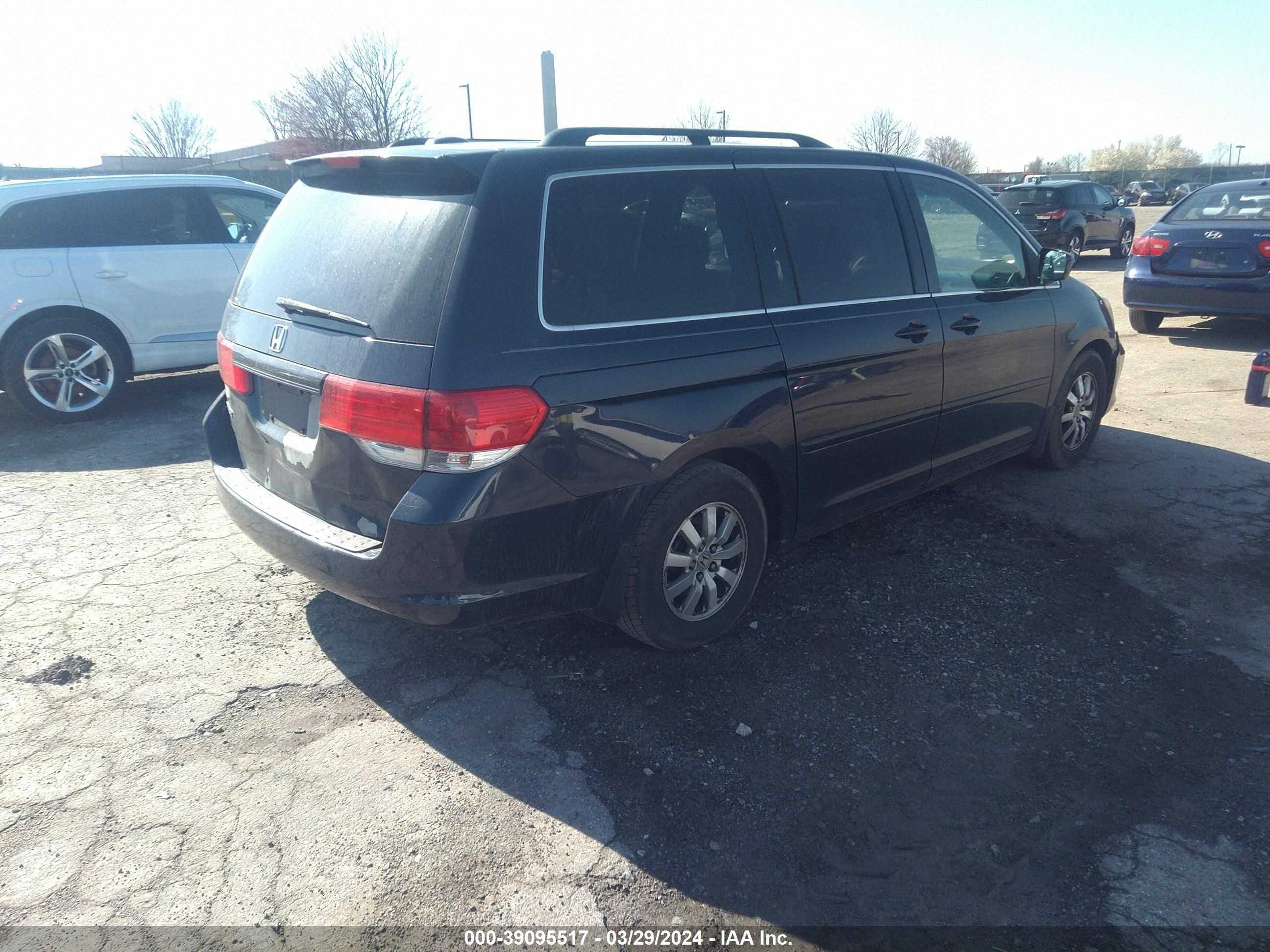 Photo 3 VIN: 5FNRL38788B037487 - HONDA ODYSSEY 