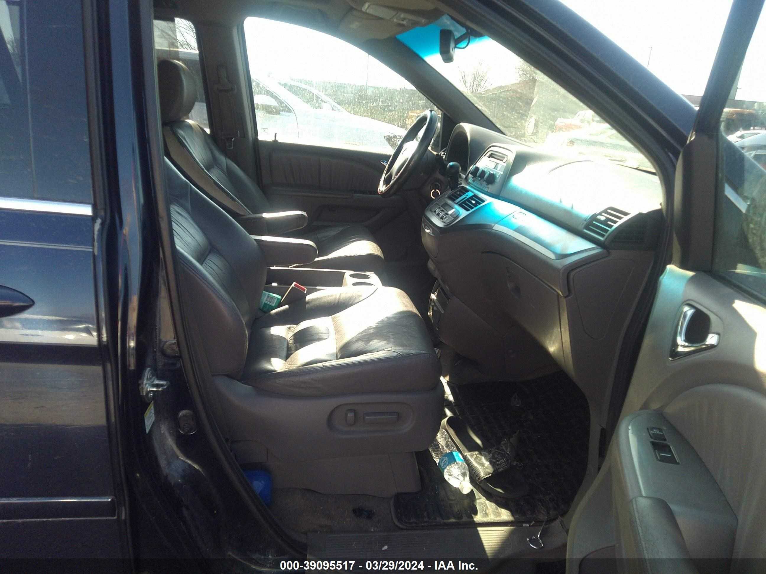 Photo 4 VIN: 5FNRL38788B037487 - HONDA ODYSSEY 