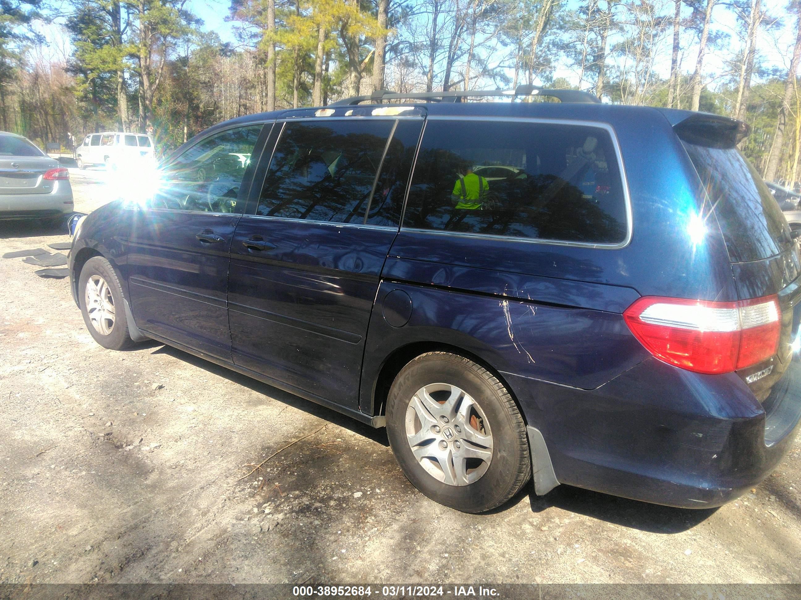 Photo 2 VIN: 5FNRL38796B084119 - HONDA ODYSSEY 