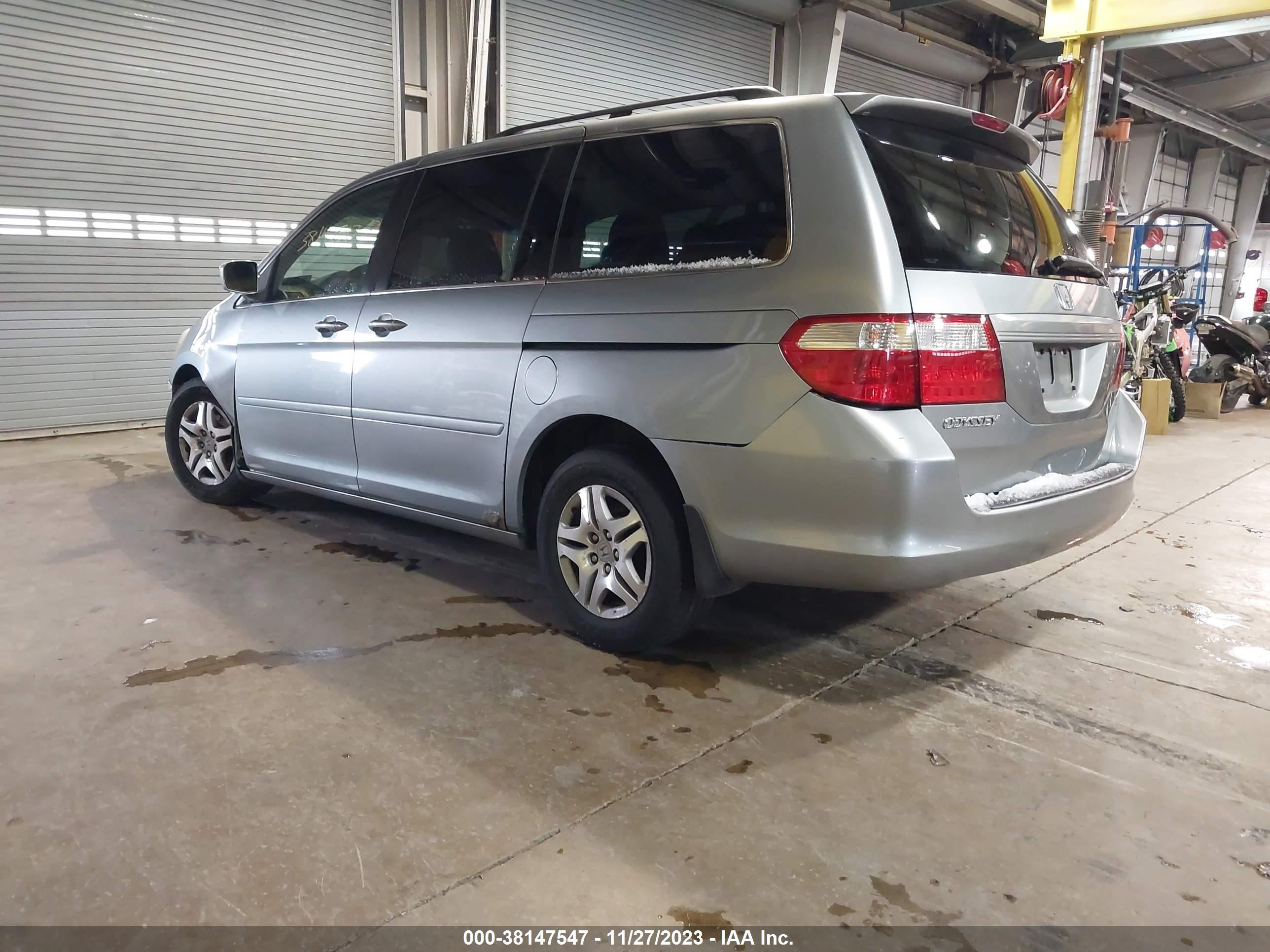 Photo 2 VIN: 5FNRL38797B139900 - HONDA ODYSSEY 