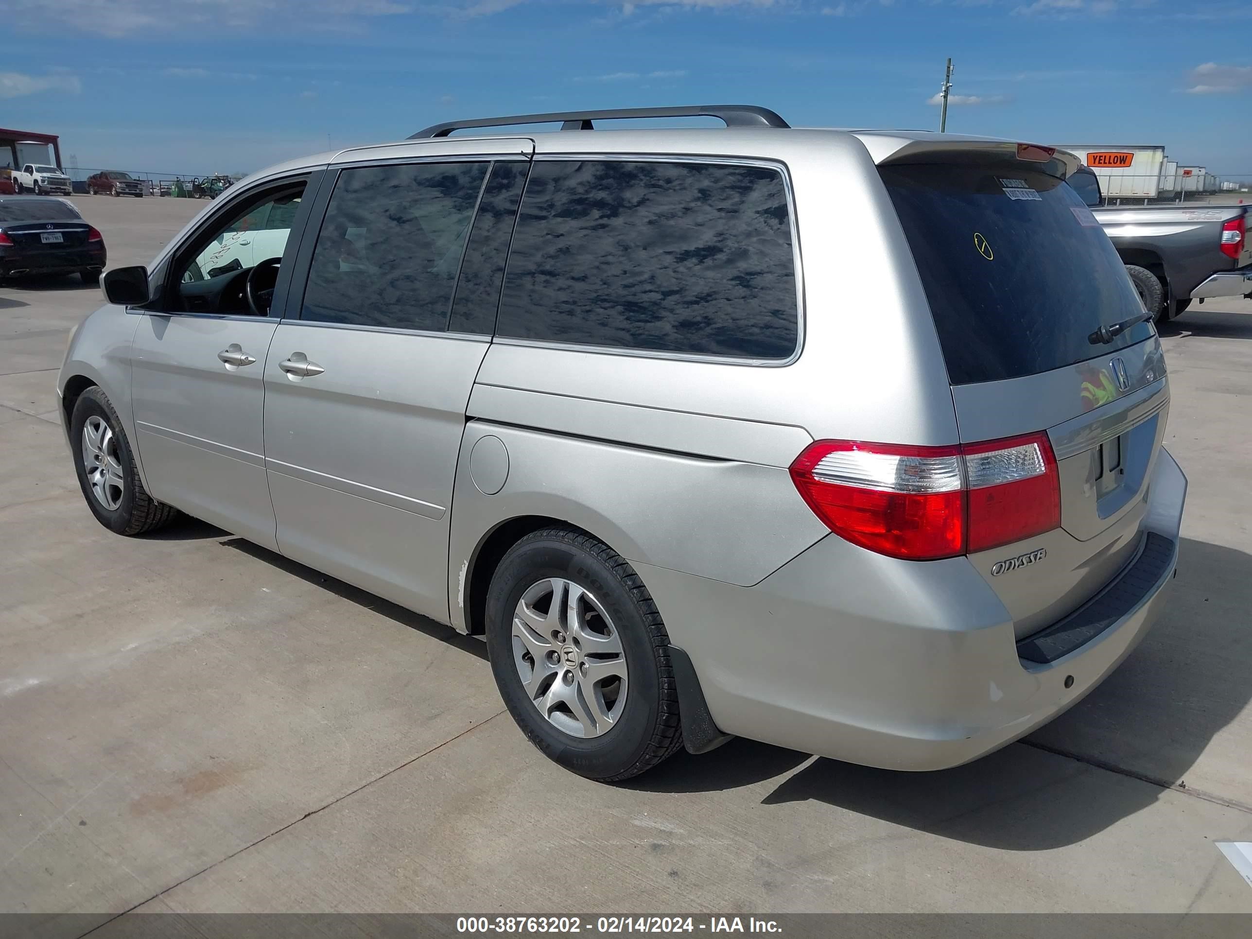 Photo 2 VIN: 5FNRL38797B409983 - HONDA ODYSSEY 