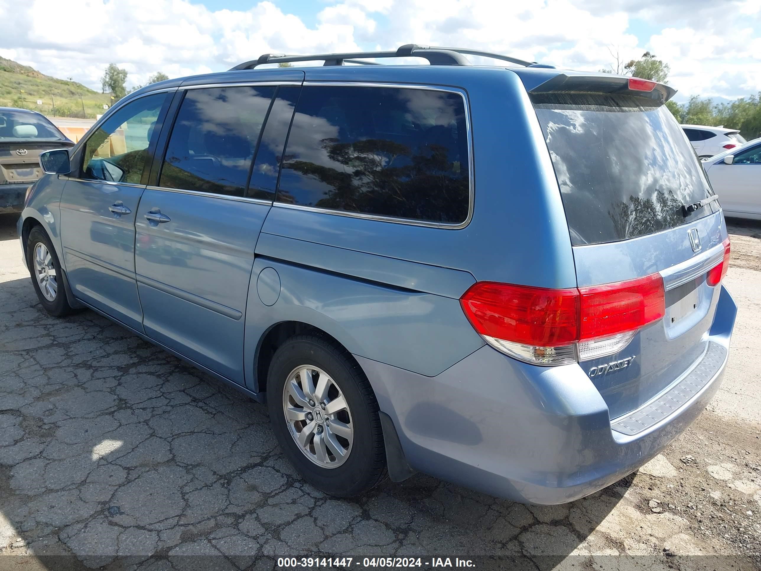 Photo 2 VIN: 5FNRL38798B079599 - HONDA ODYSSEY 