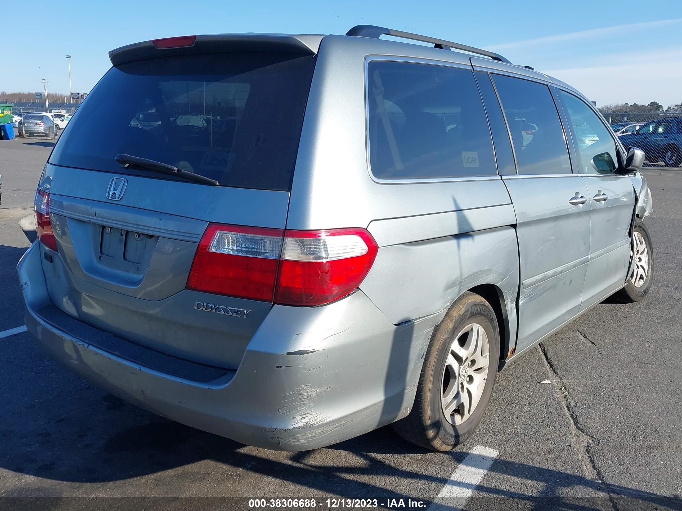 Photo 3 VIN: 5FNRL387X5B073824 - HONDA ODYSSEY 